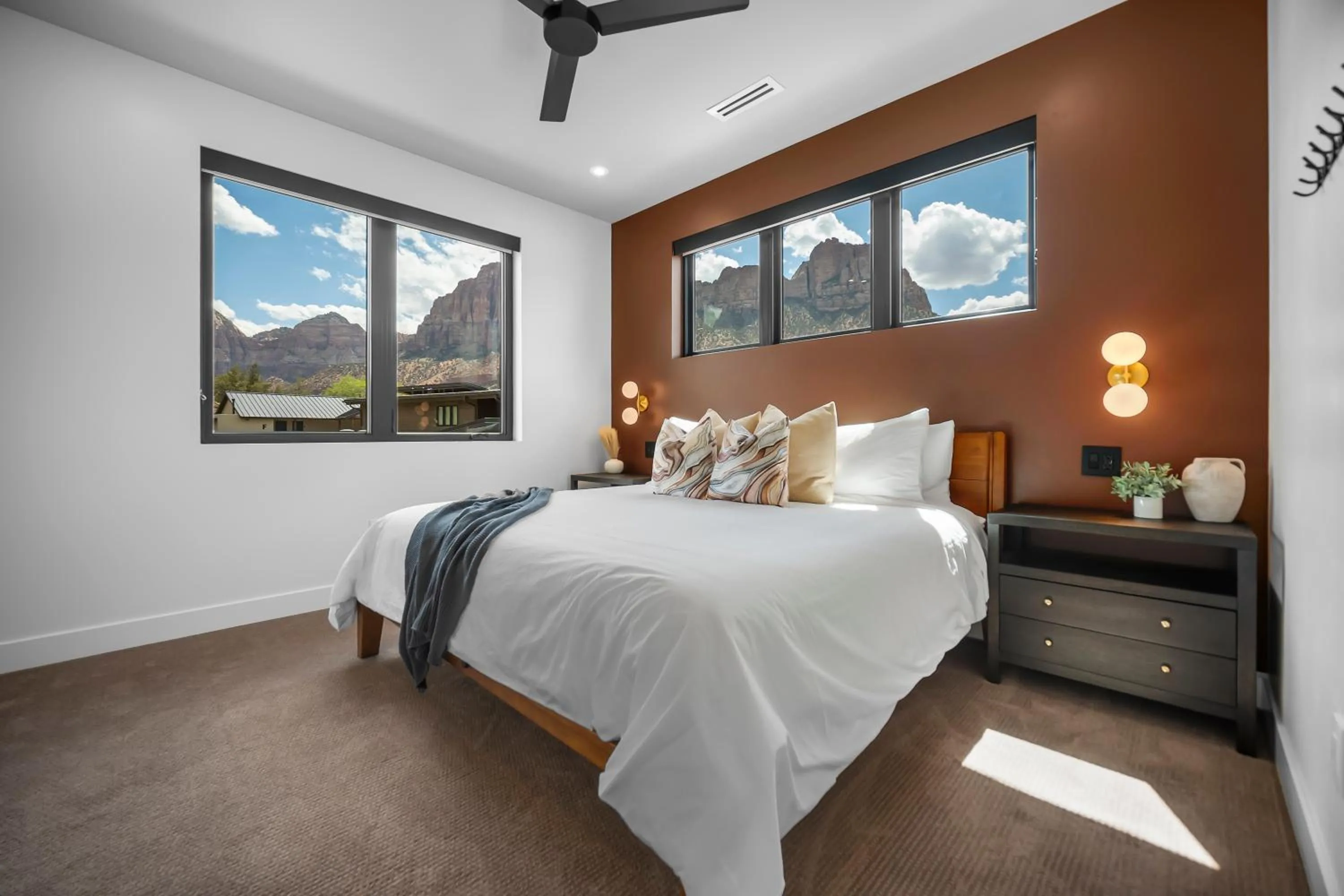 Bedroom, Bed in Montclair at Zion