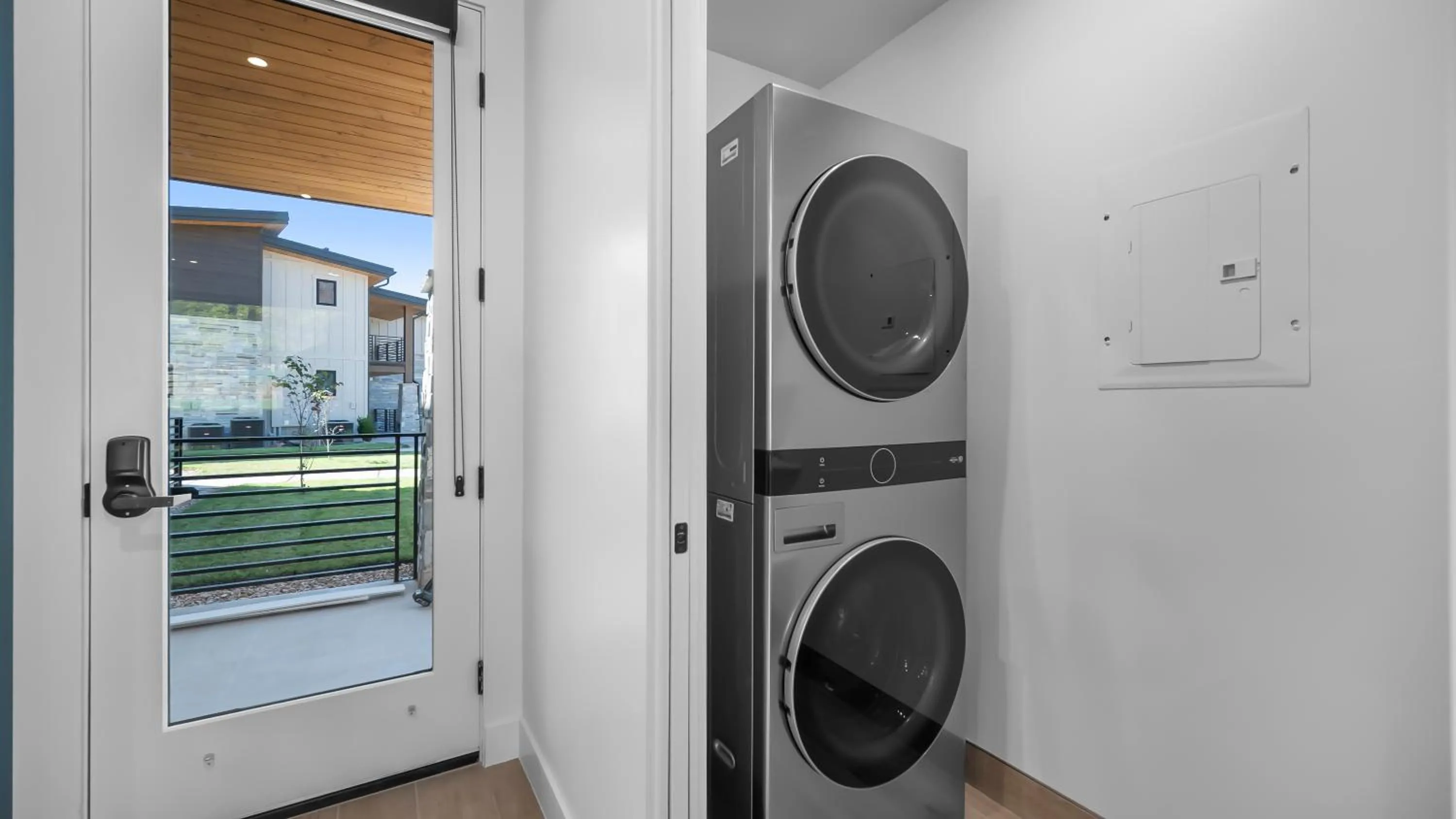 washing machine in Montclair at Zion