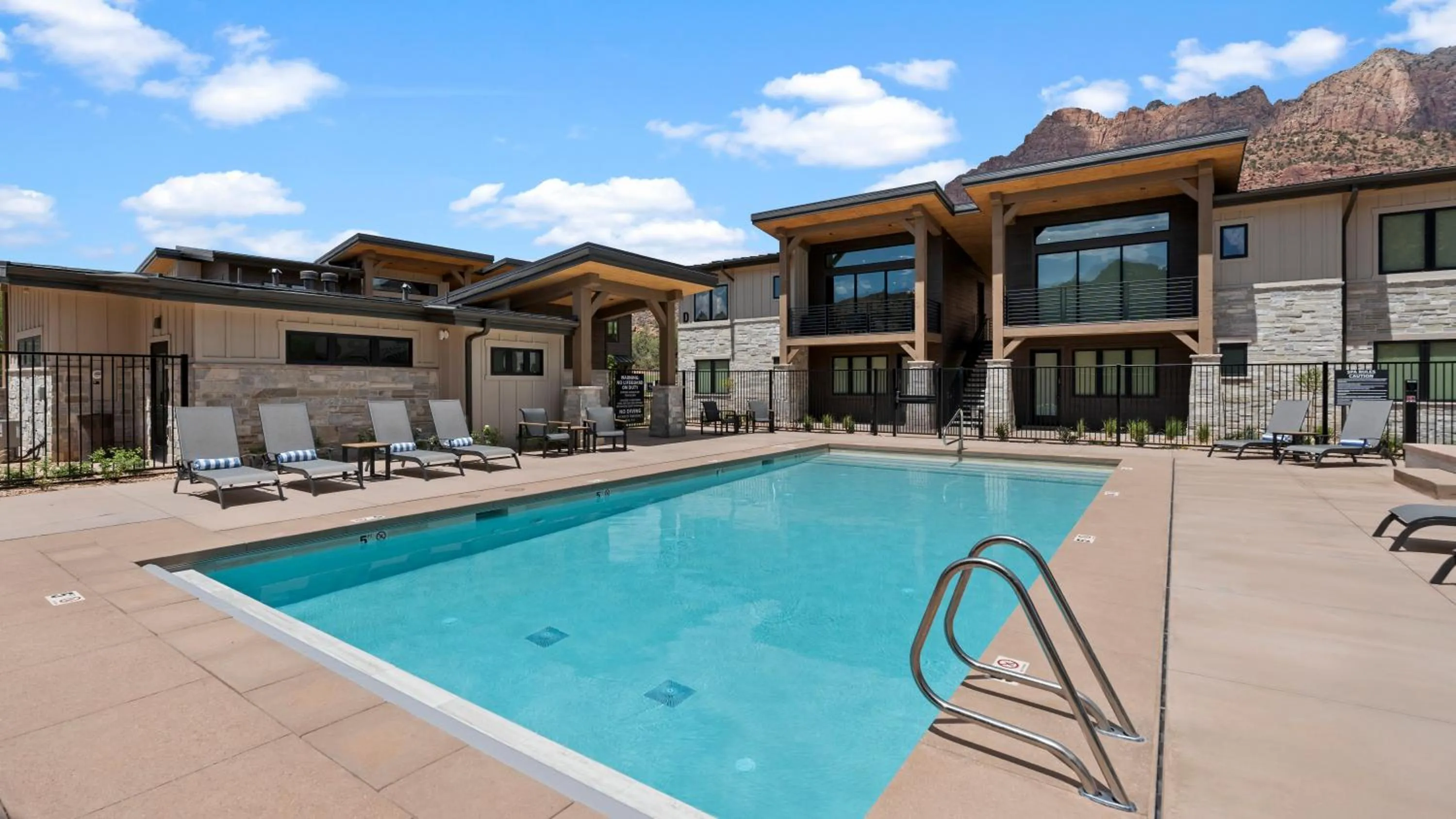 Hot Tub in Montclair at Zion