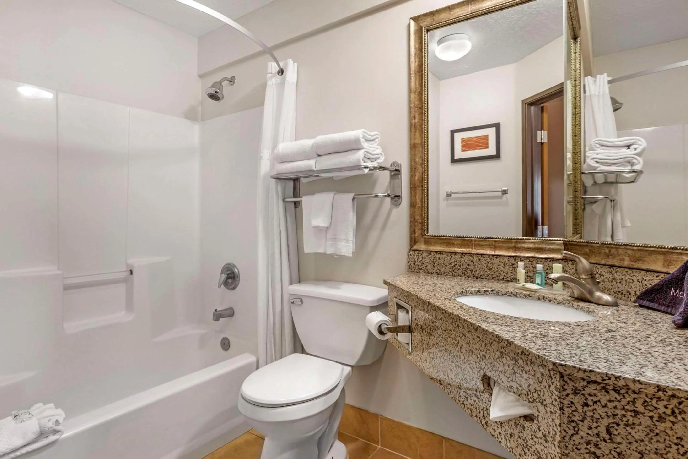 Bedroom in Quality Inn Logan near University