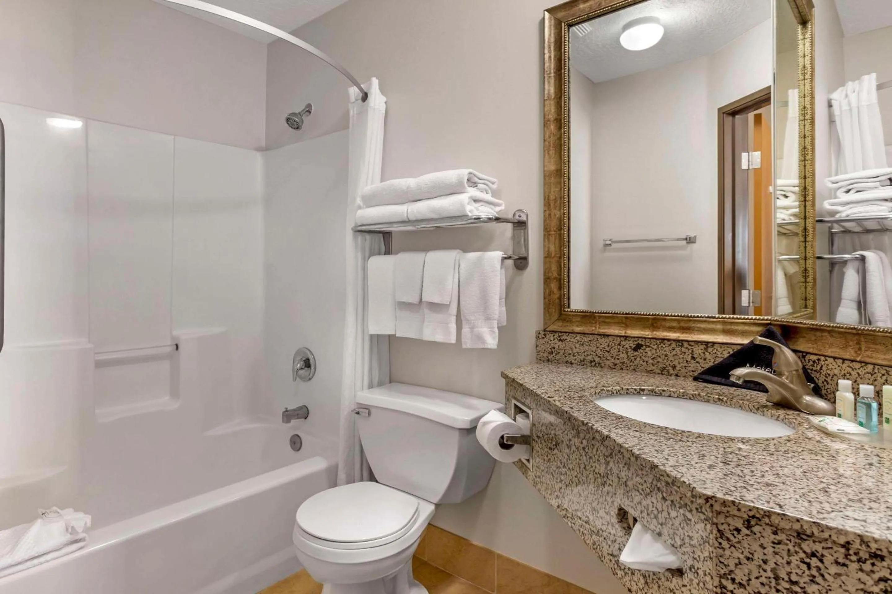 Bedroom in Quality Inn Logan near University