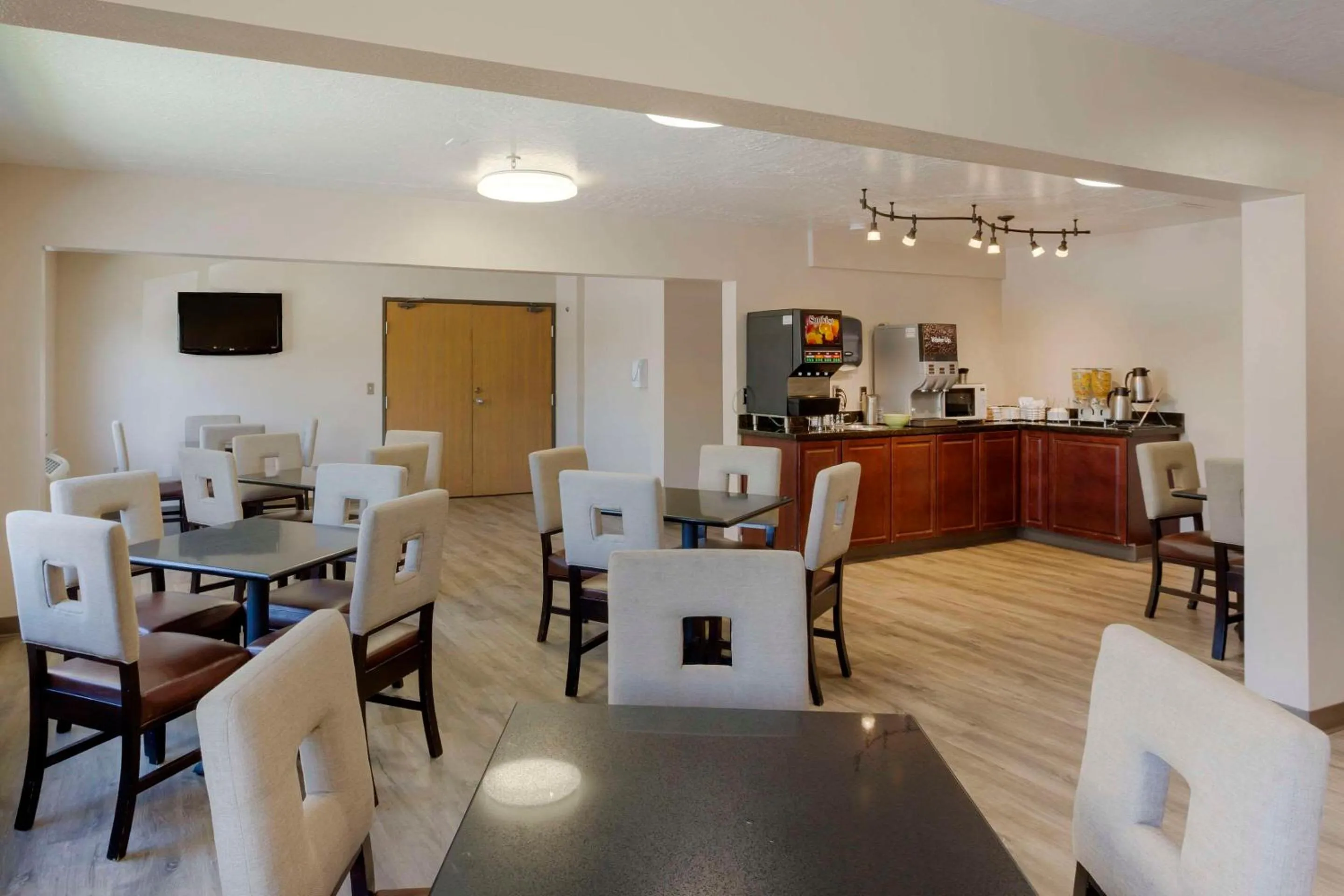 Breakfast in Quality Inn Logan near University