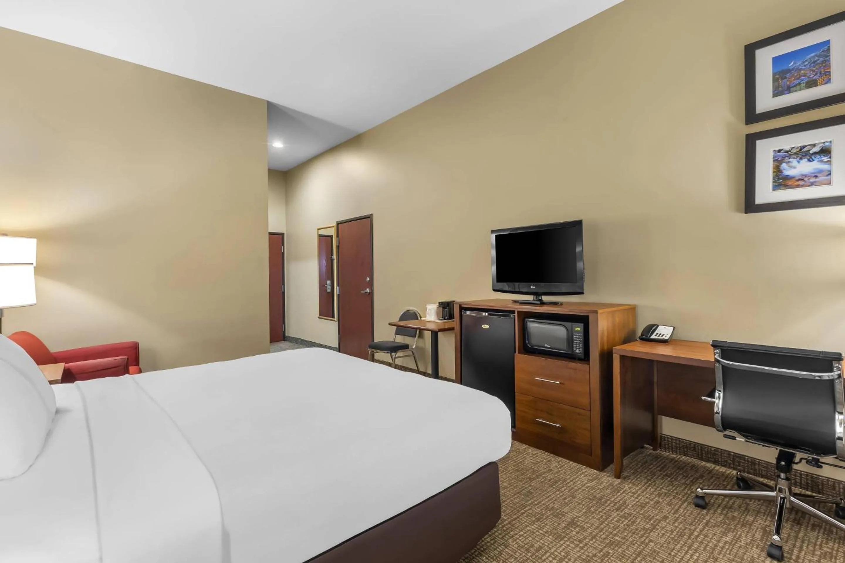 Bedroom, Bed in Comfort Inn Ogden near Event Center