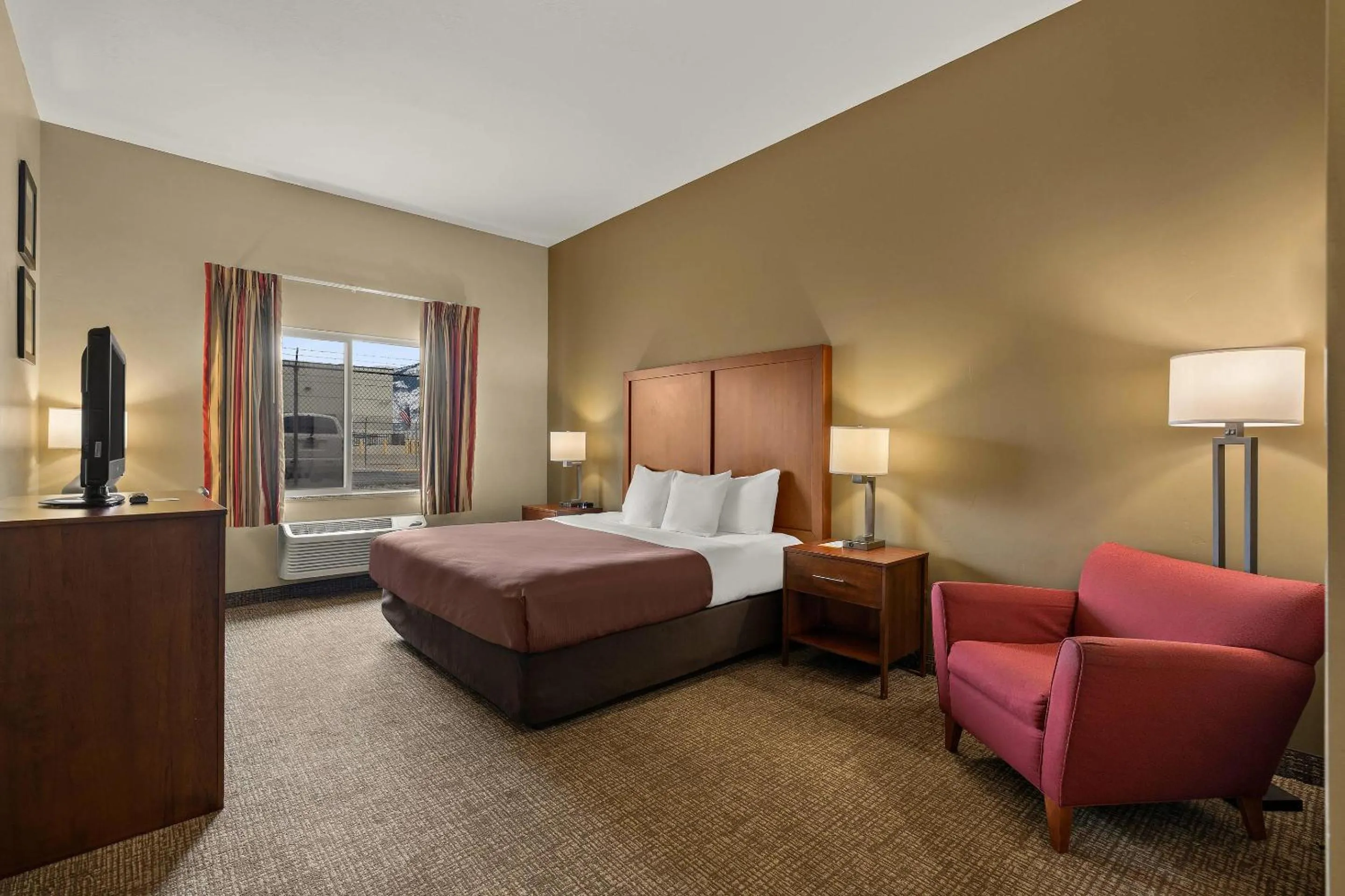 Bedroom, Bed in Comfort Inn Ogden near Event Center