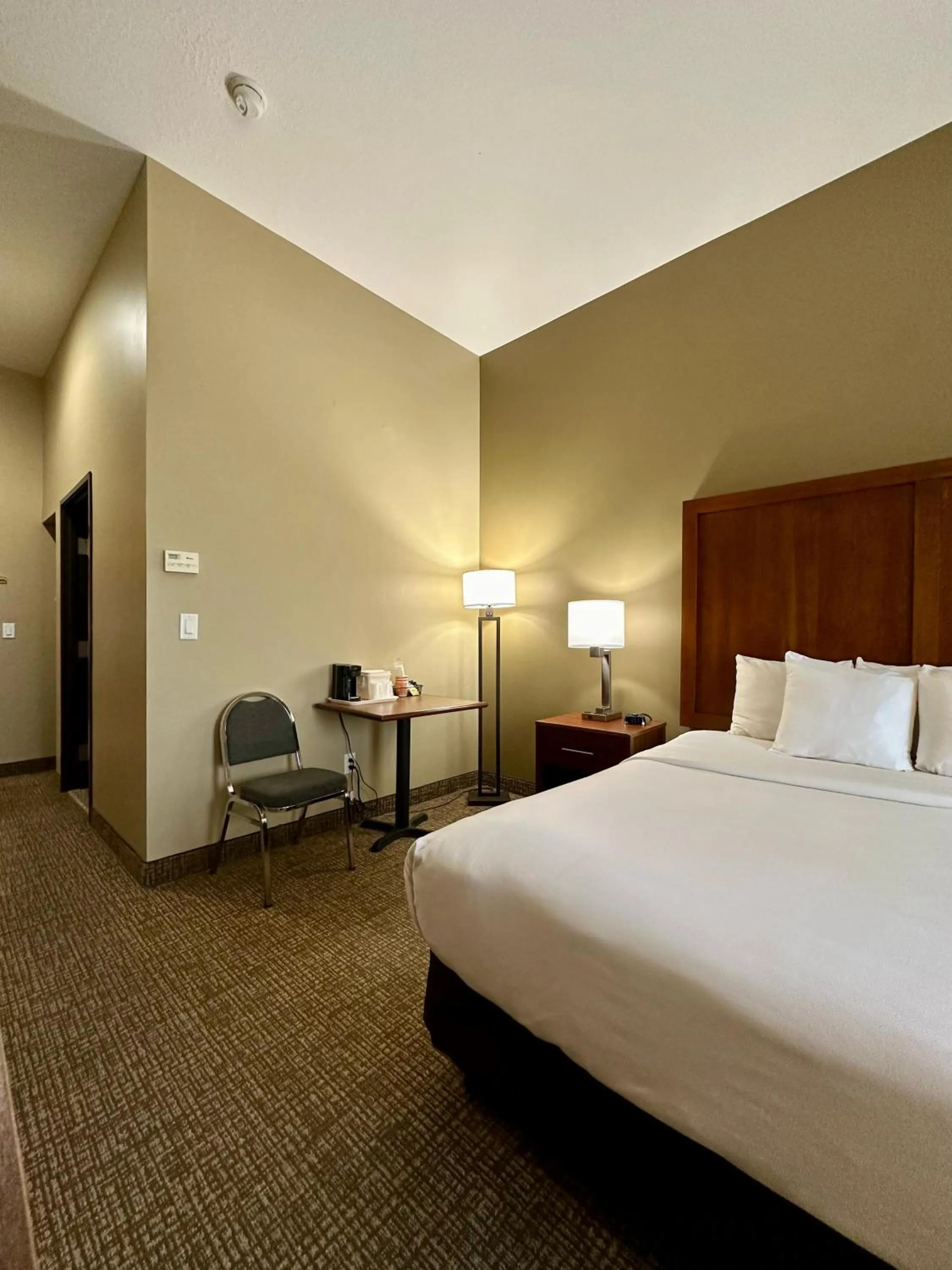 Bed in Comfort Inn Ogden near Event Center