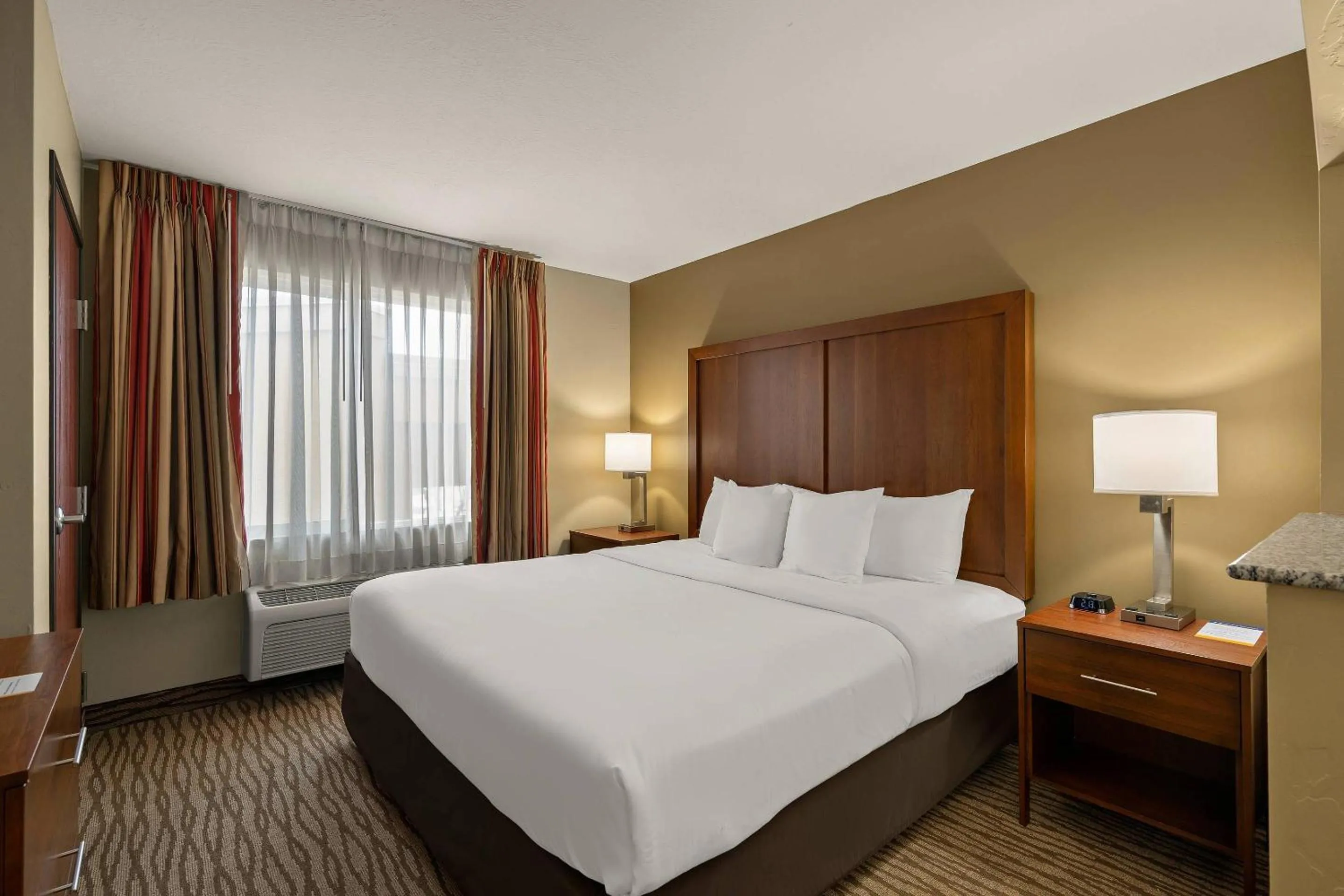 Bedroom, Bed in Comfort Inn Ogden near Event Center