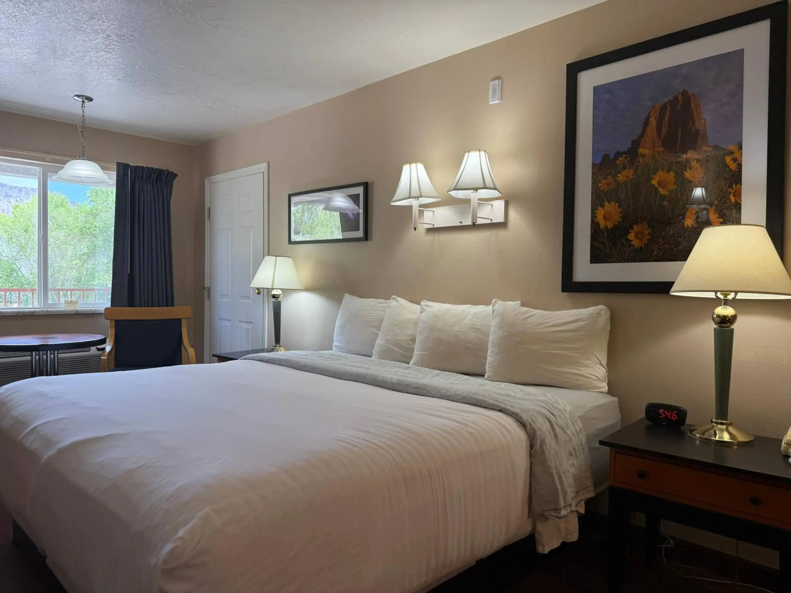 King Room in Cathedral Valley Inn King Room in Cathedral Valley Inn