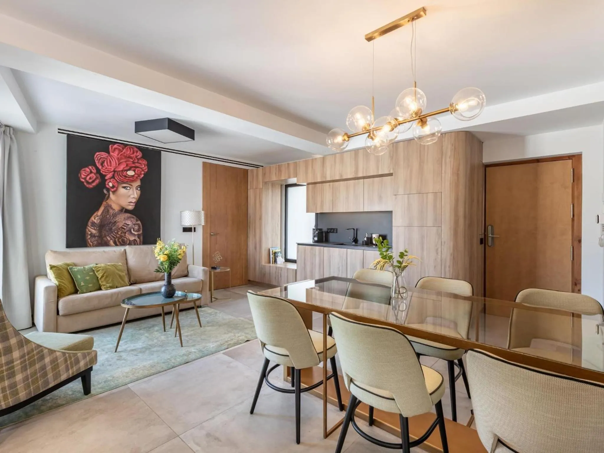 TV and multimedia in ChezmoiHomes Luxury Alhambra Penthouse Collection