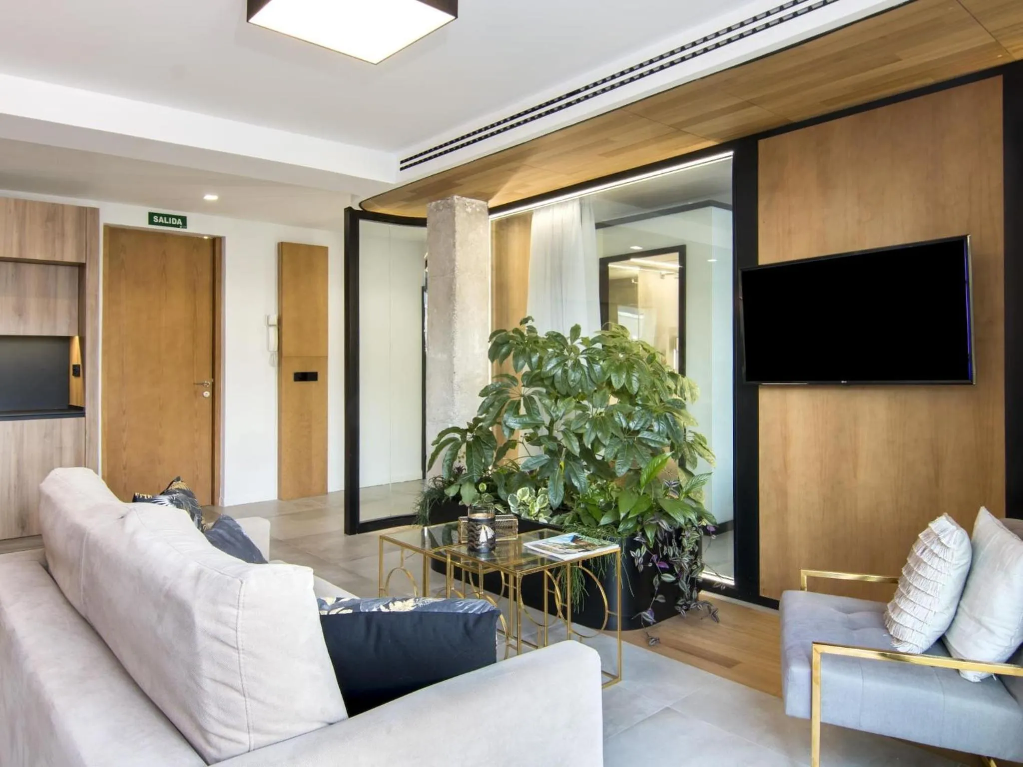 TV and multimedia in ChezmoiHomes Luxury Alhambra Penthouse Collection