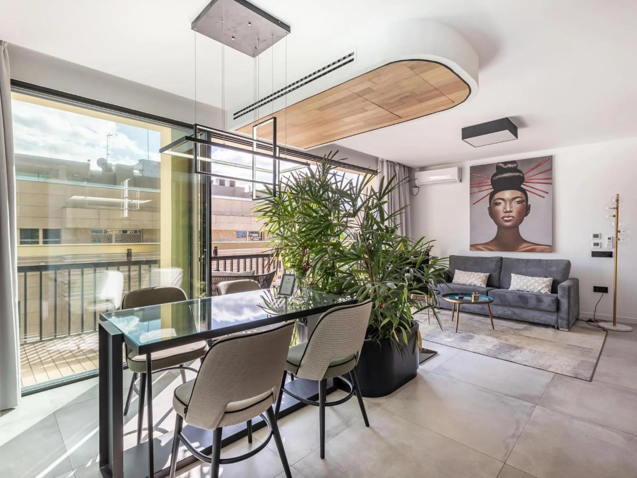 Balcony/Terrace in ChezmoiHomes Luxury Alhambra Penthouse Collection