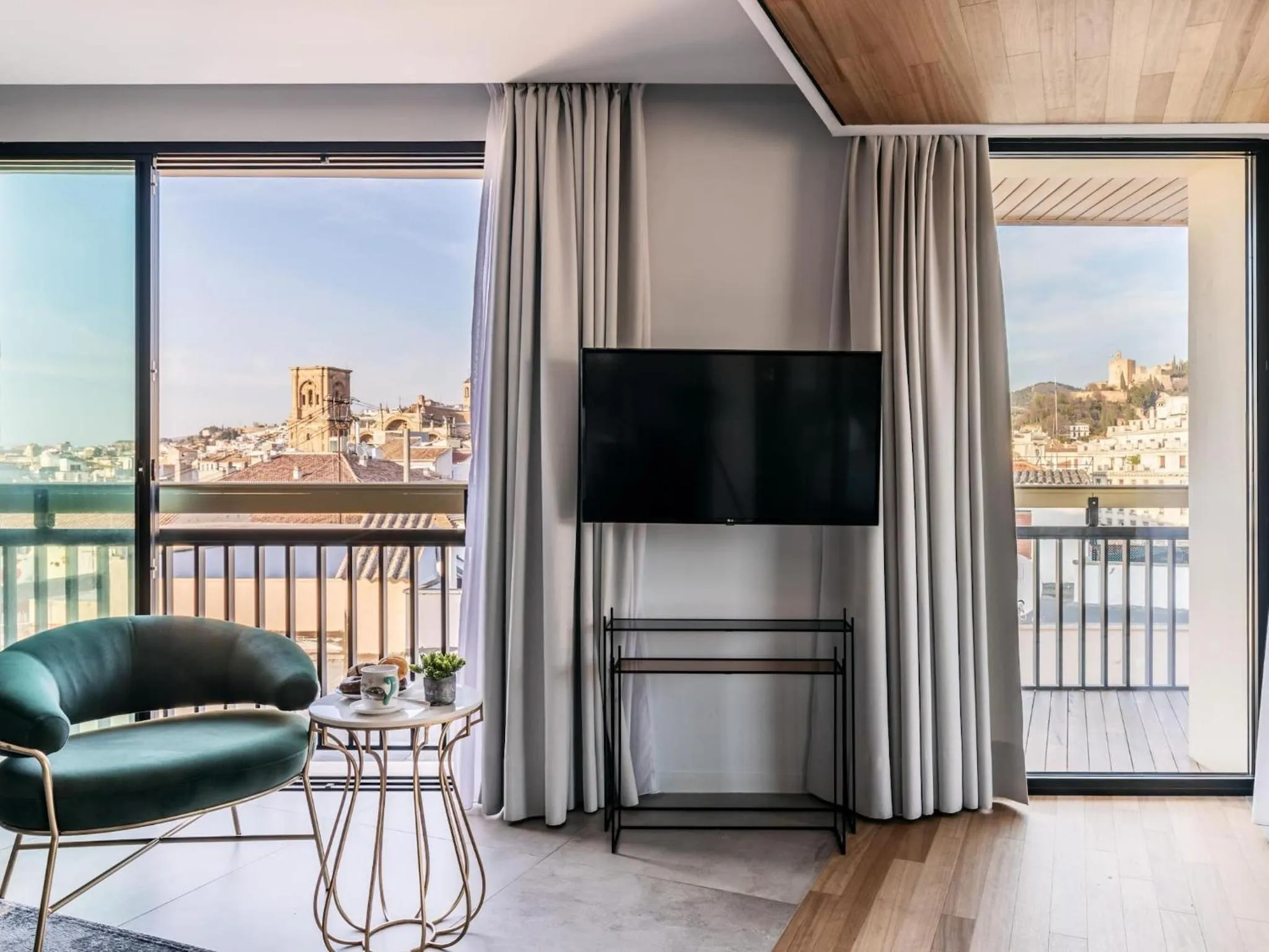 TV and multimedia in ChezmoiHomes Luxury Alhambra Penthouse Collection