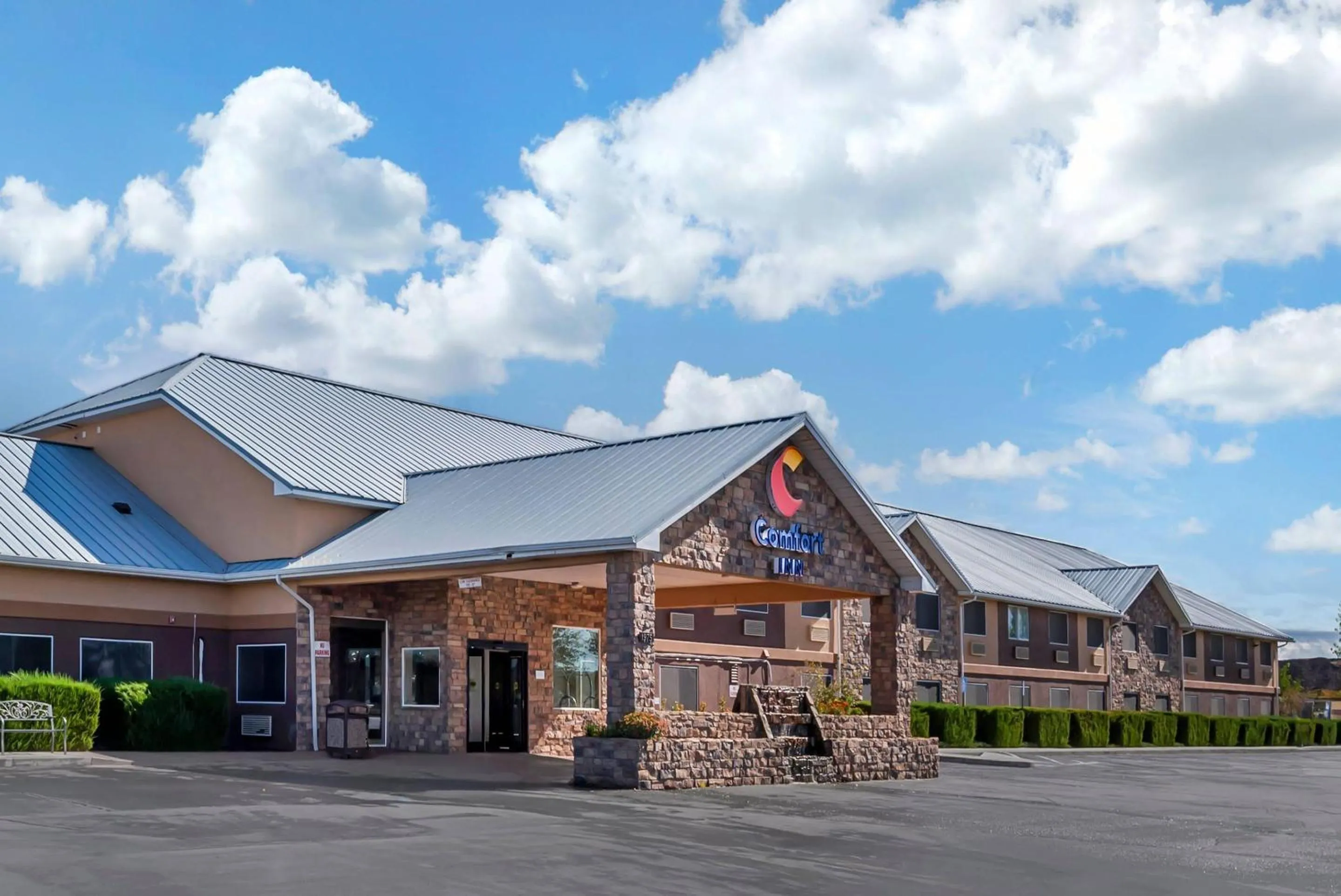 Property building in Comfort Inn Green River National Park Area