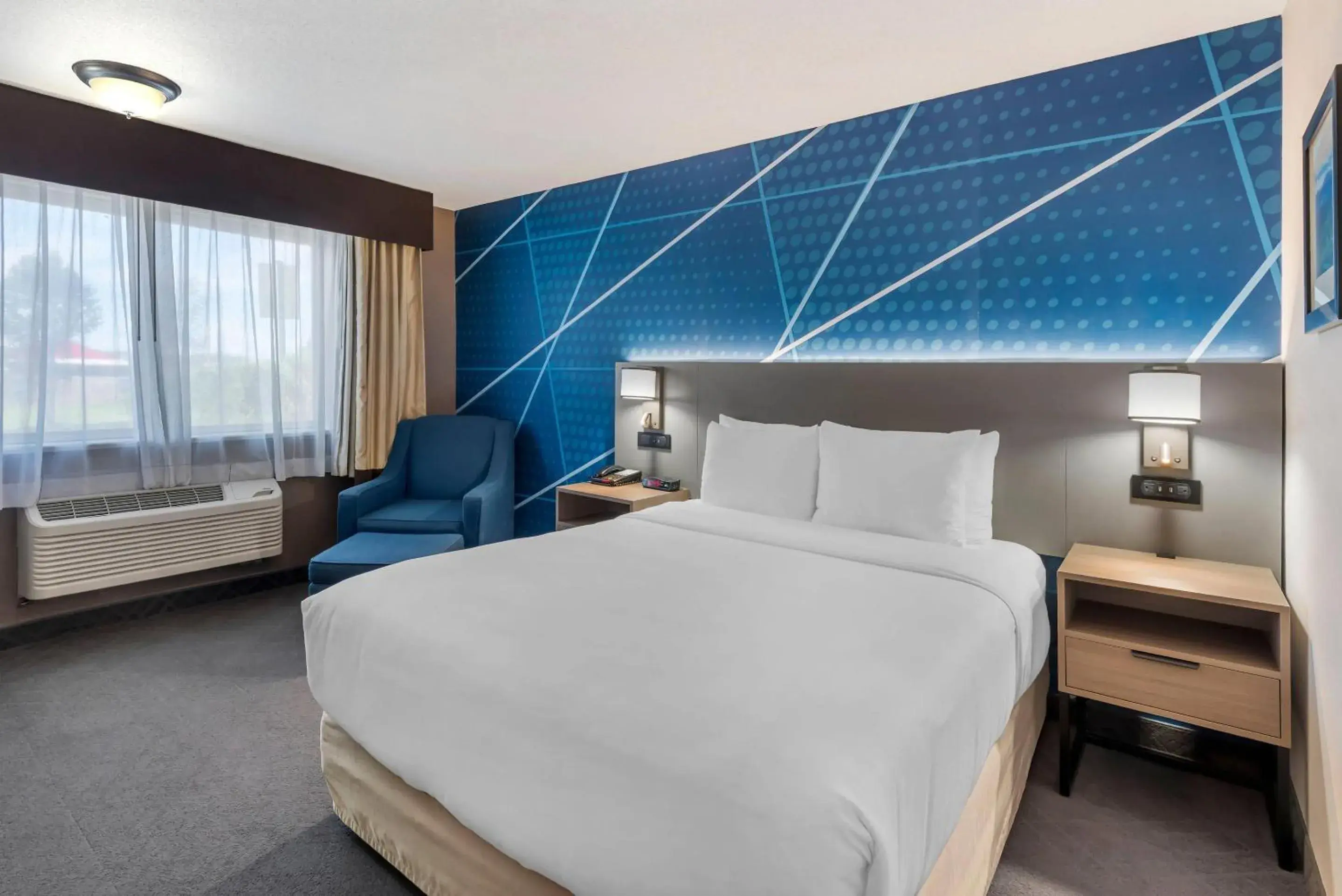 Queen Room with Roll-In Shower - Disability Access in Comfort Inn Green River National Park Area Queen Room with Roll-In Shower - Disability Access in Comfort Inn Green River National Park Area