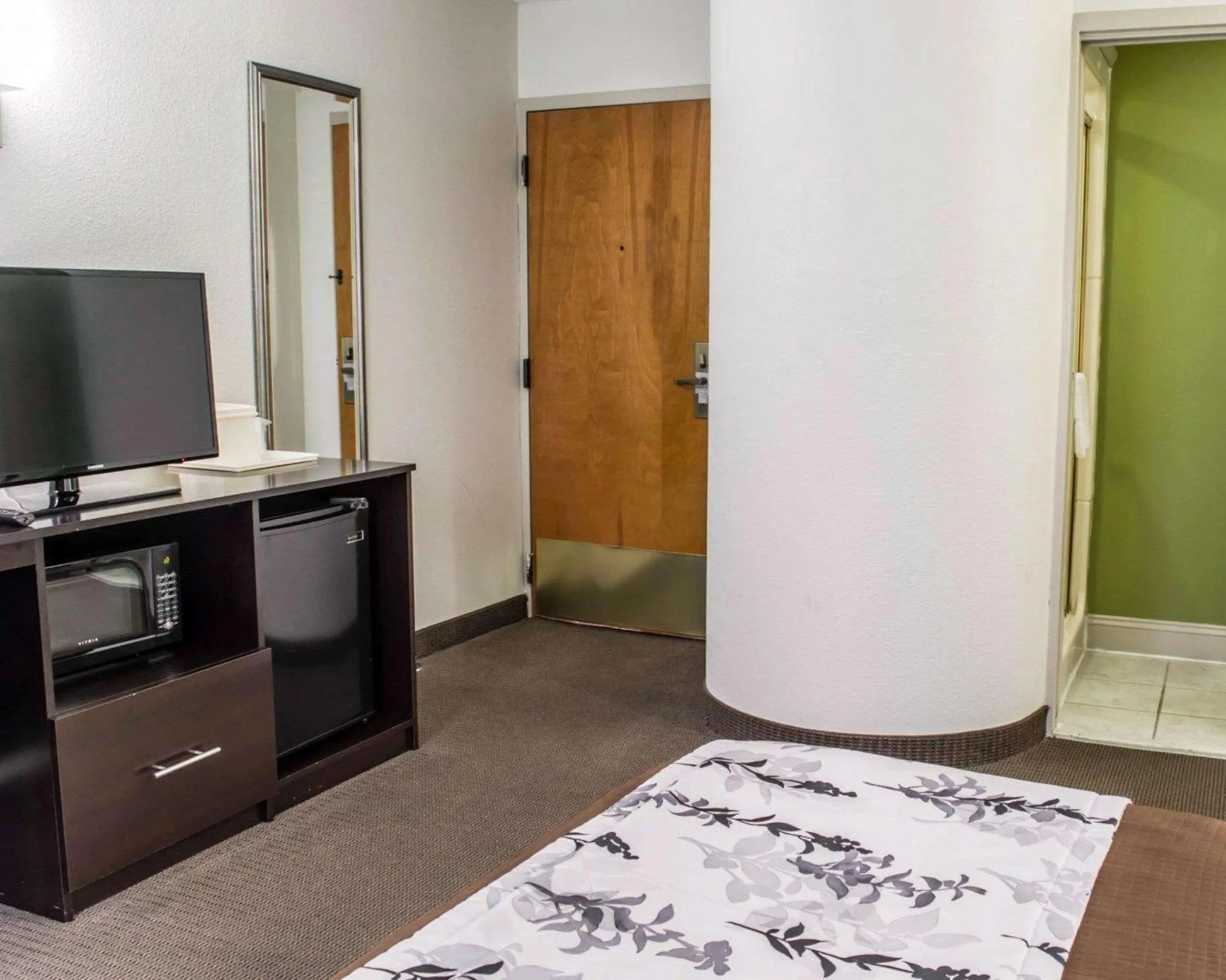 Photo of the whole room in Sleep Inn Richmond South