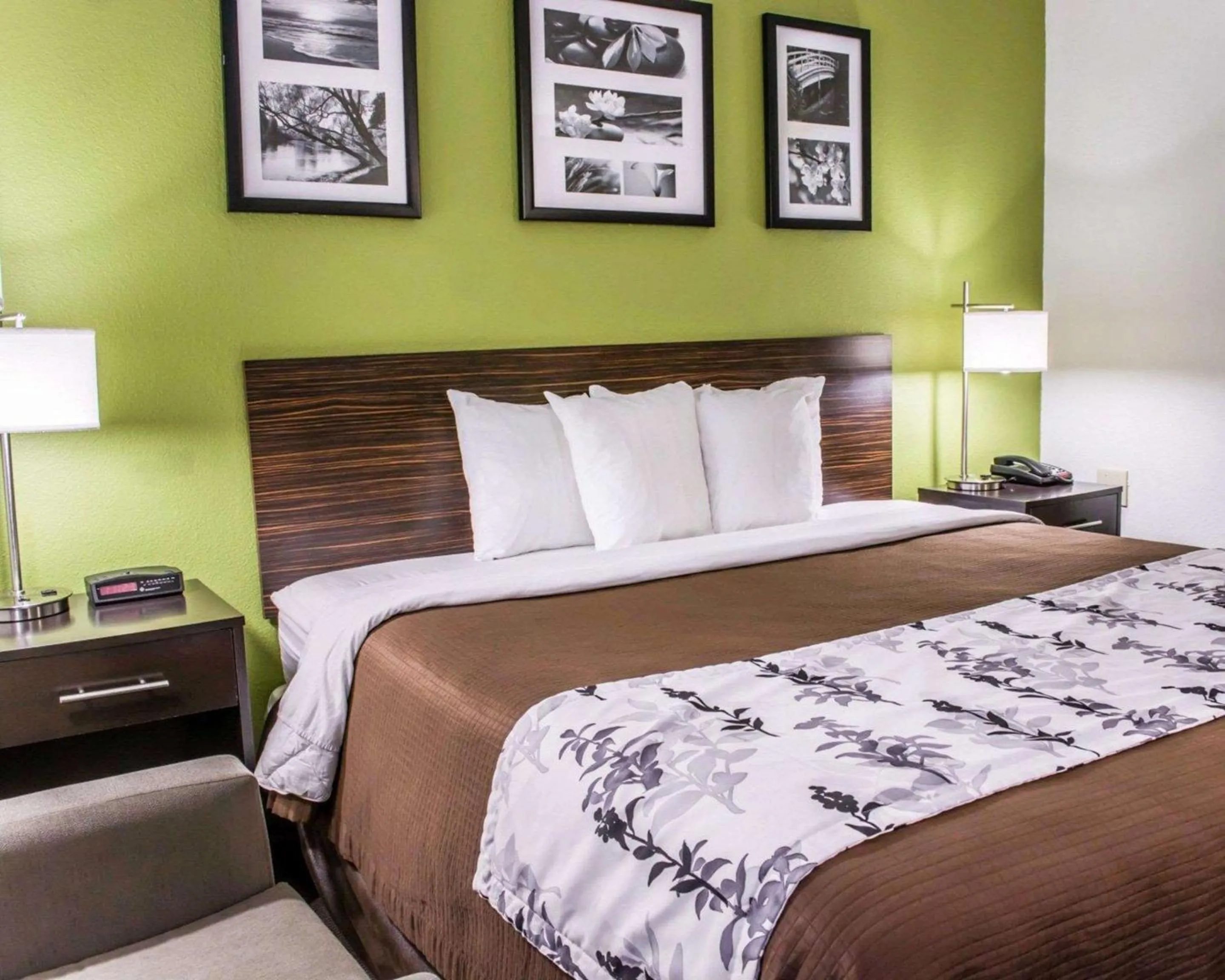 Photo of the whole room, Bed in Sleep Inn Richmond South