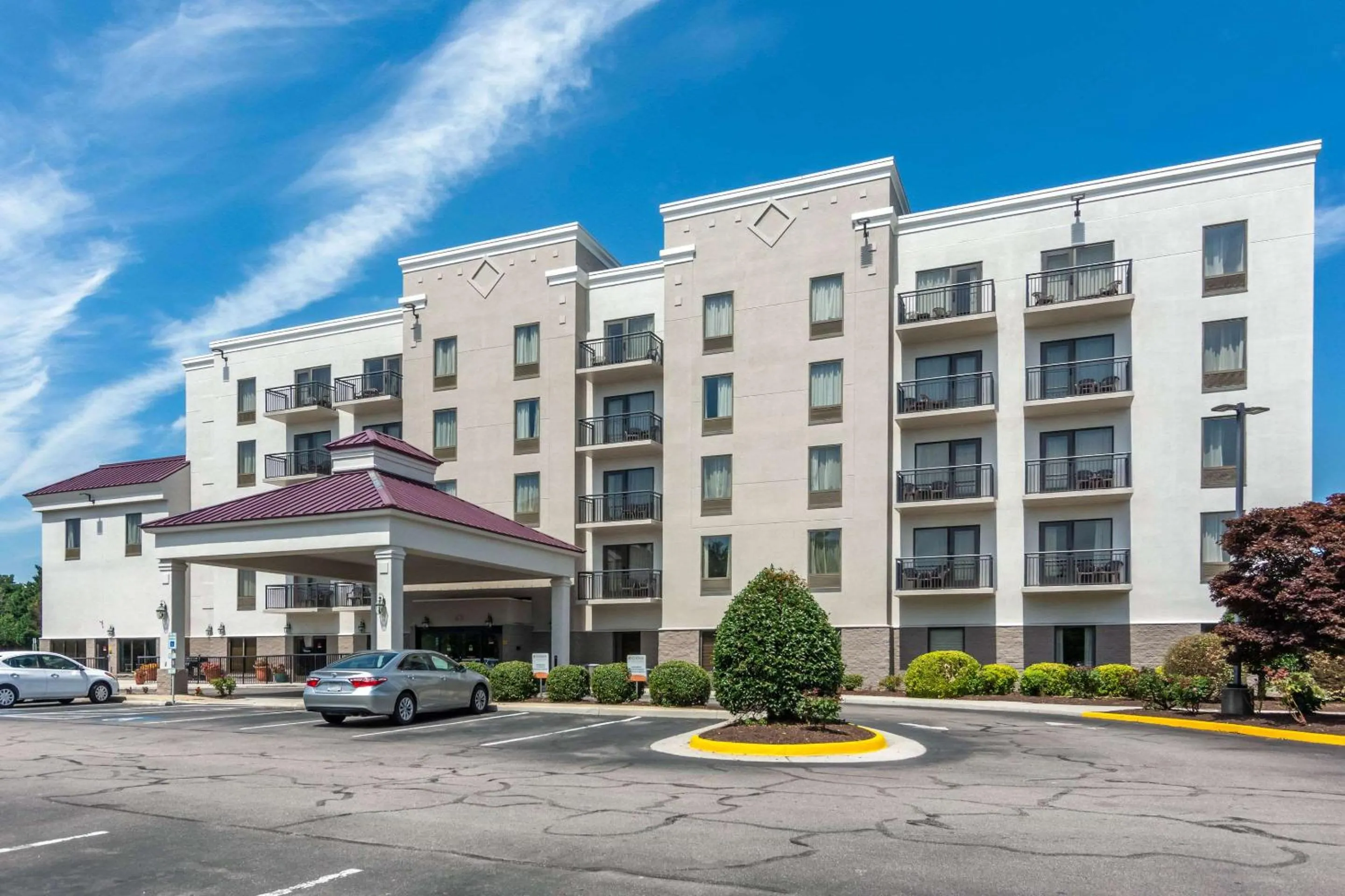 Property building in Comfort Suites Southpark