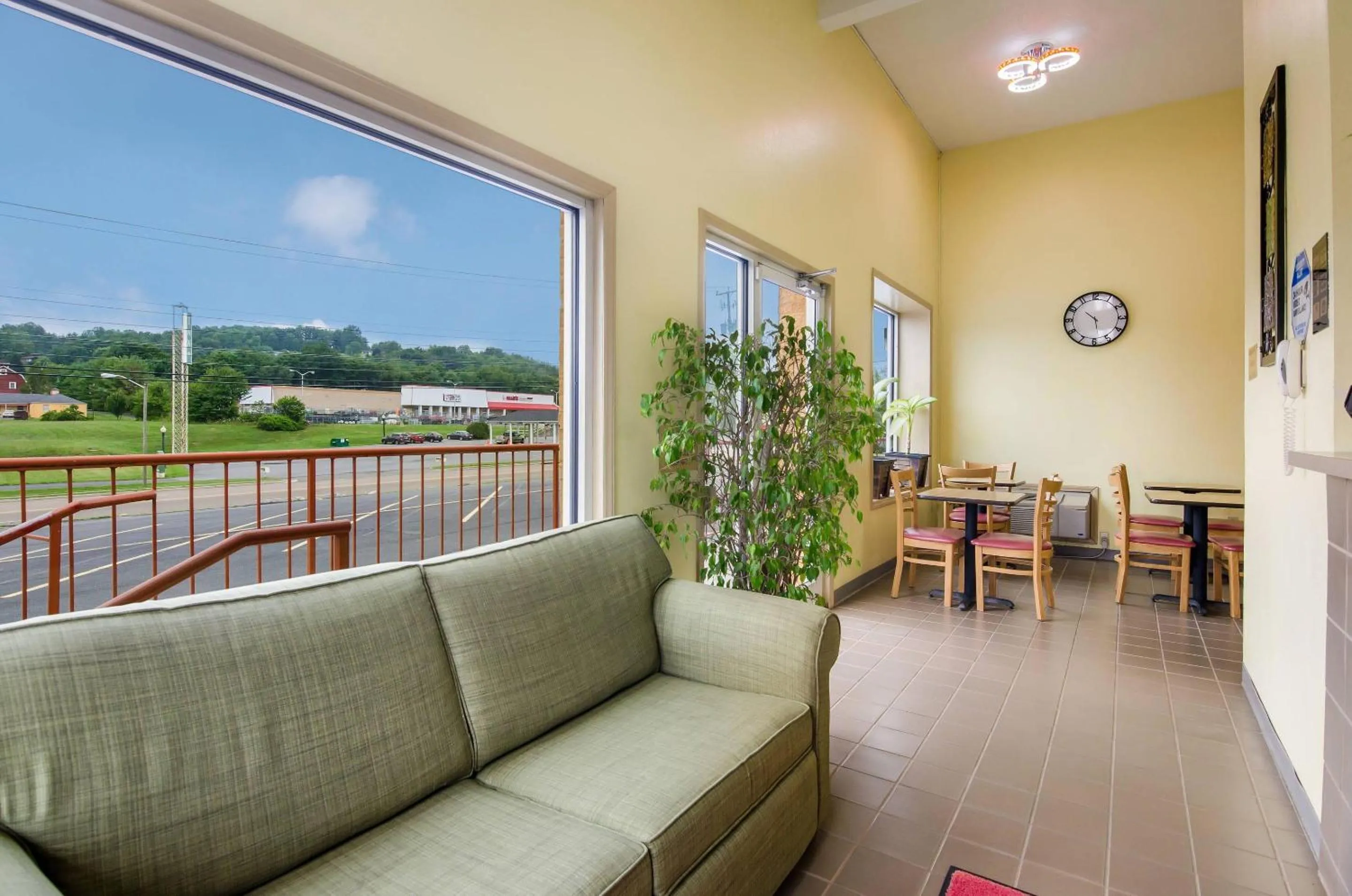 Lobby or reception in Econo Lodge Marion I-81