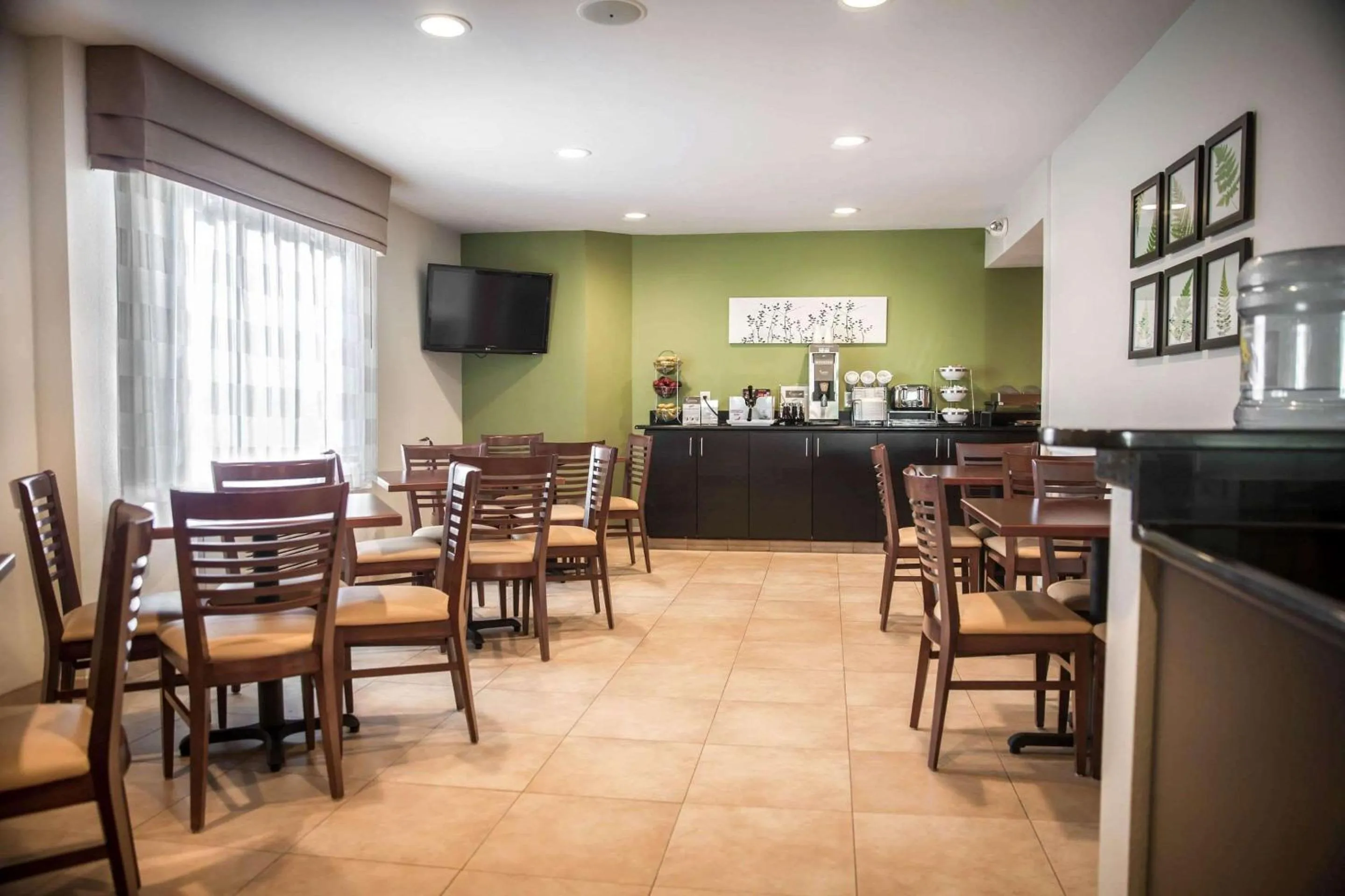 Restaurant/places to eat in Sleep Inn Woodbridge - Potomac Mills