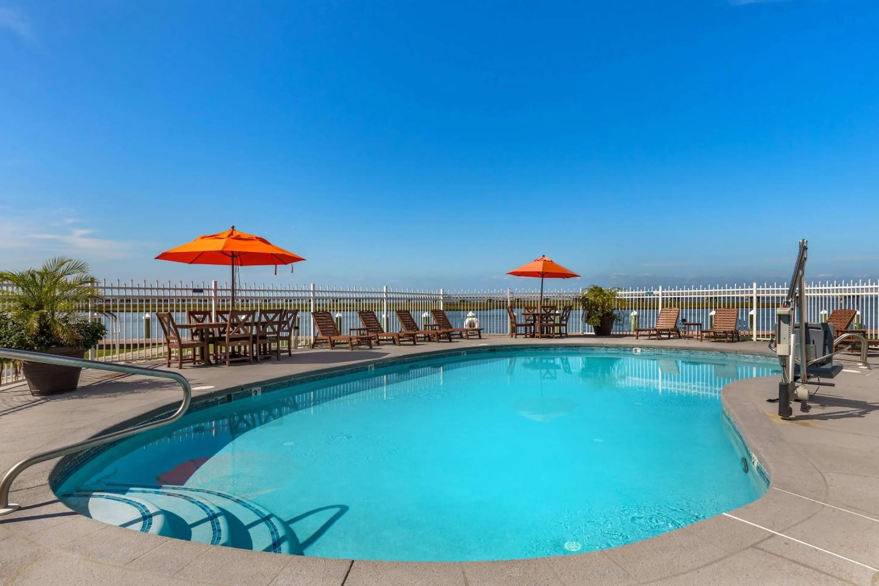 Swimming pool in Comfort Suites Chincoteague Island Bayfront Resort