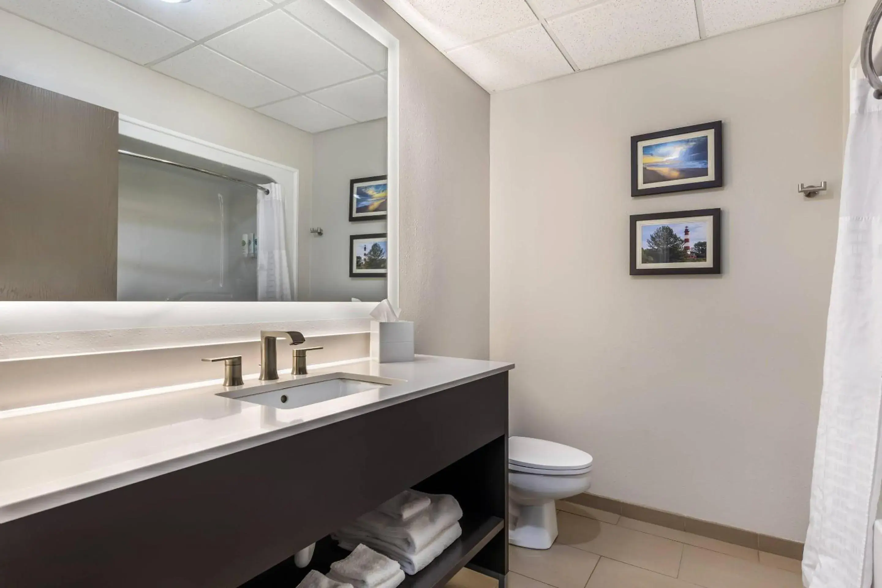 King Suite - Non-Smoking in Comfort Suites Chincoteague Island Bayfront Resort King Suite - Non-Smoking in Comfort Suites Chincoteague Island Bayfront Resort