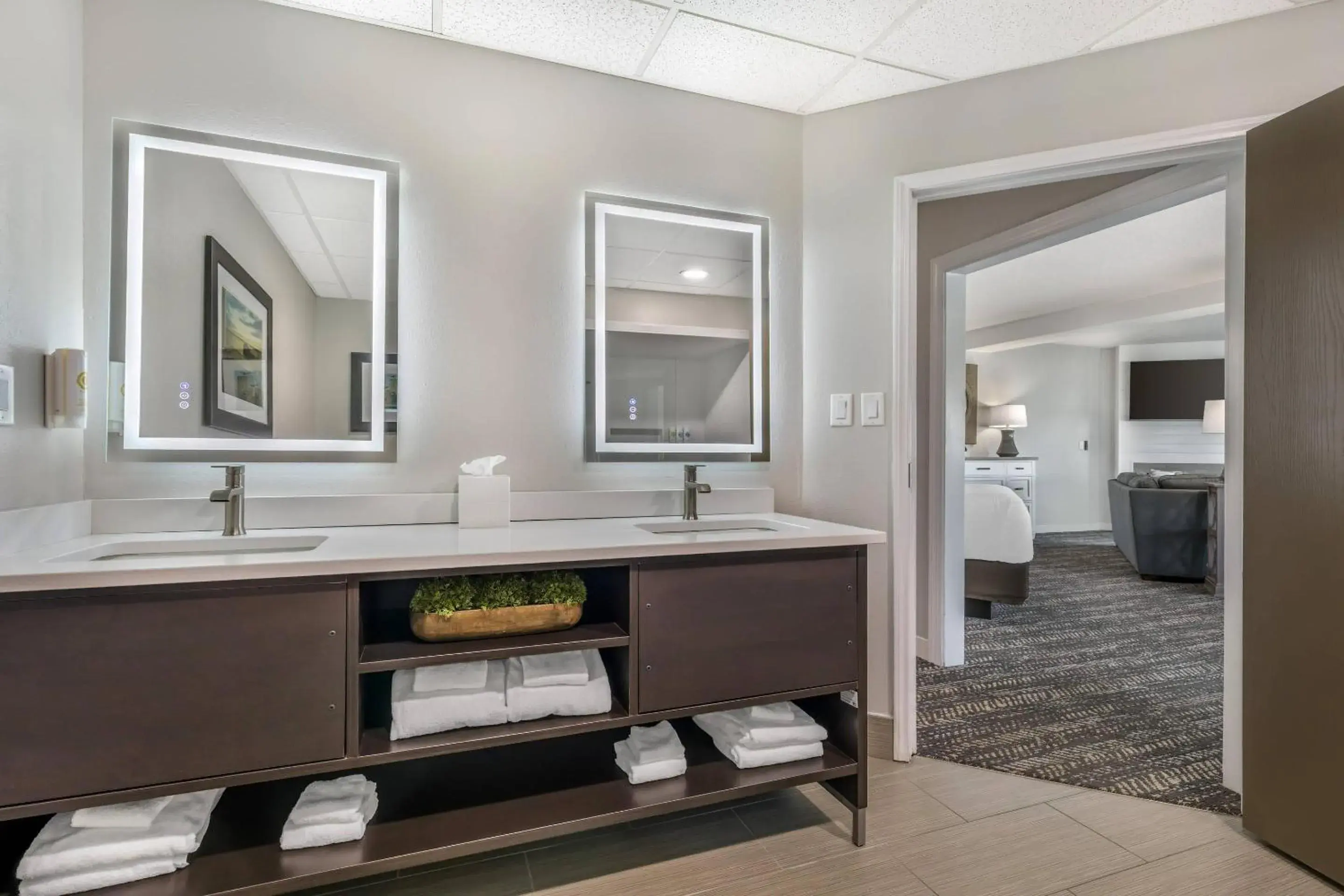 Presidential Suite in Comfort Suites Chincoteague Island Bayfront Resort Presidential Suite in Comfort Suites Chincoteague Island Bayfront Resort