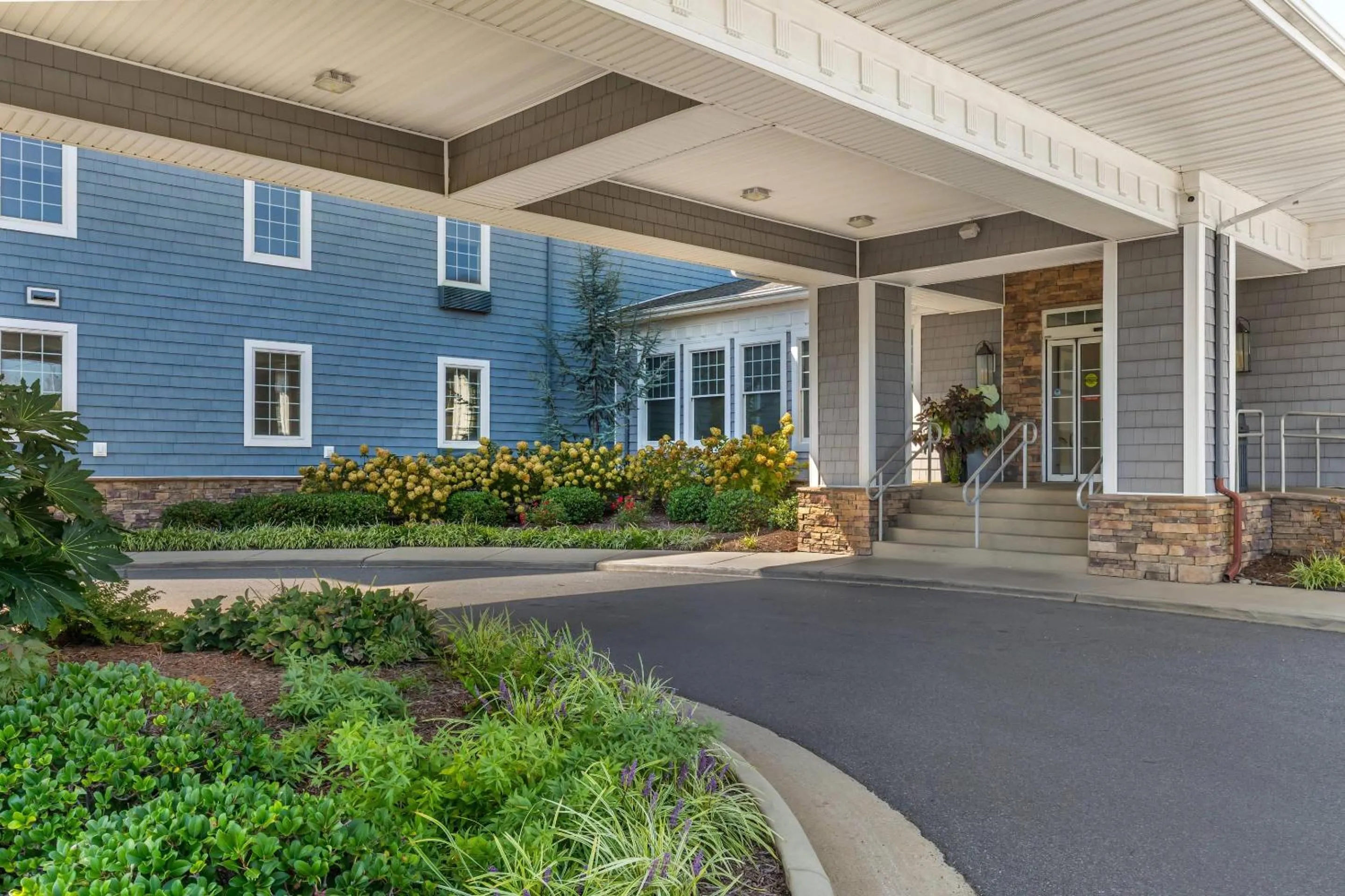 Property building in Comfort Suites Chincoteague Island Bayfront Resort