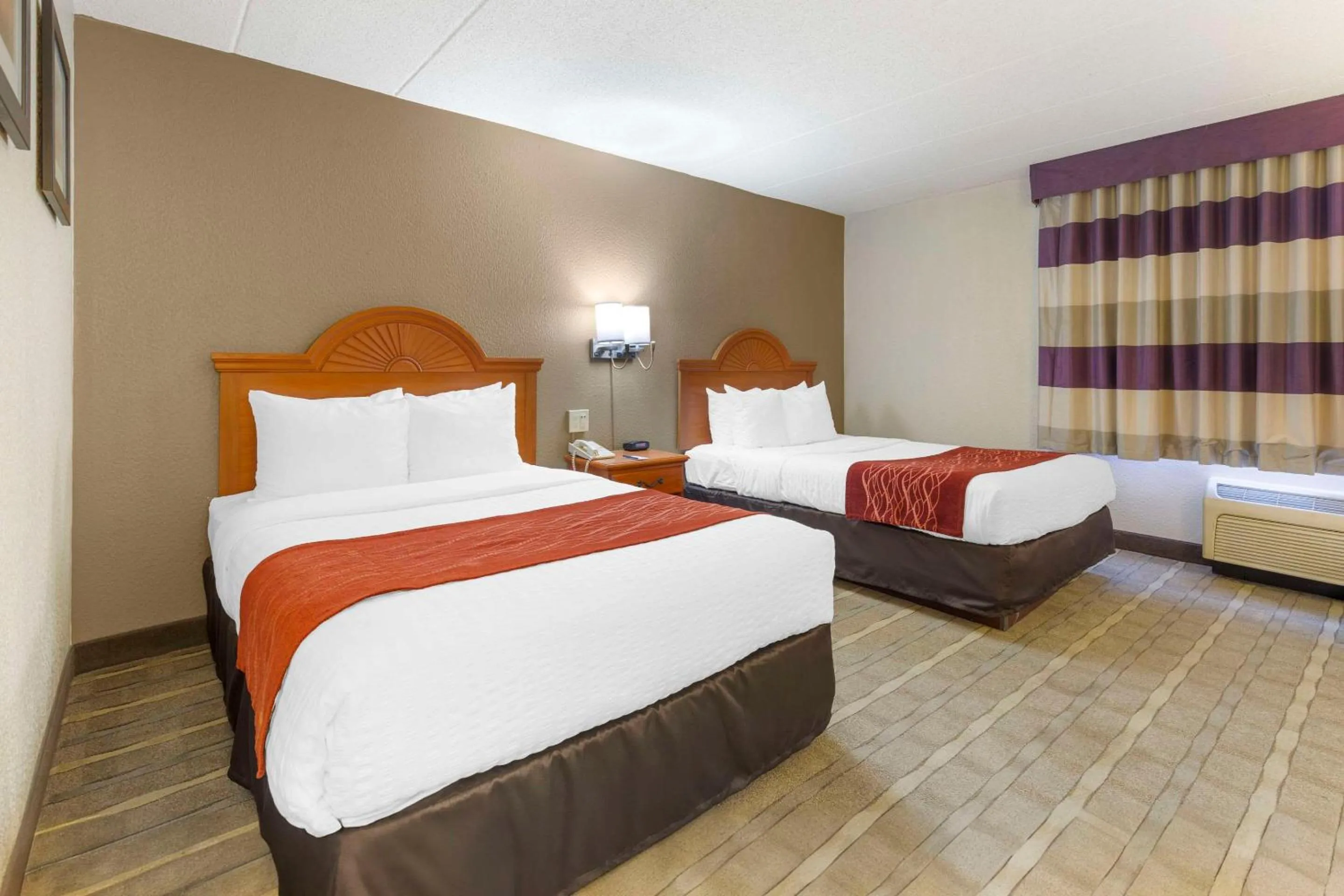 Bedroom, Bed in Comfort Inn University Center