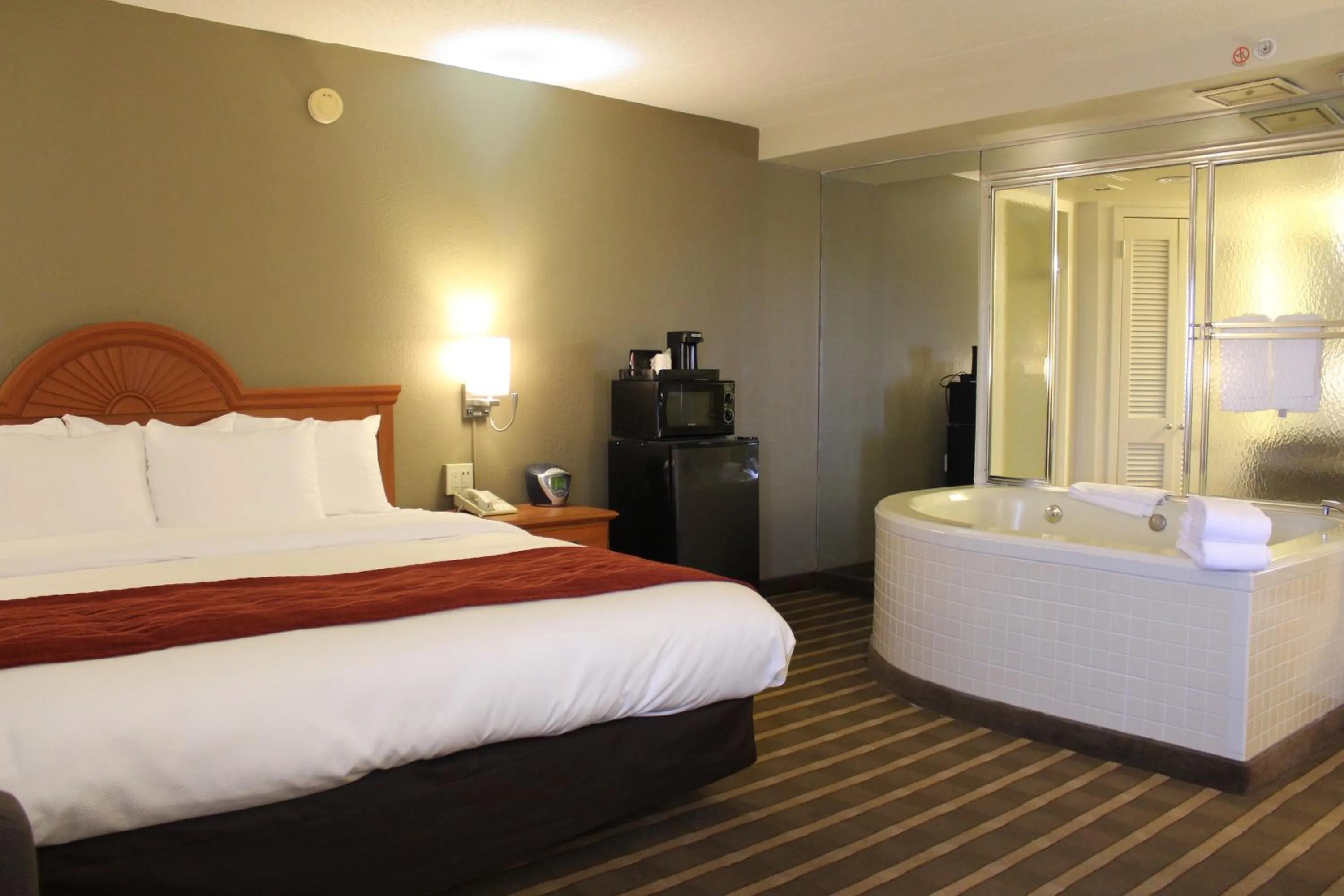 Bed in Comfort Inn University Center