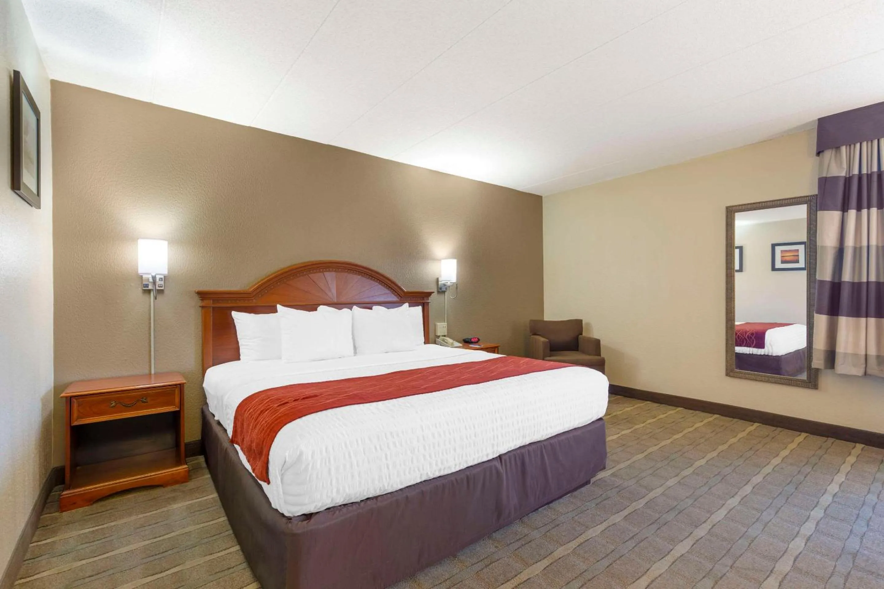 Bedroom, Bed in Comfort Inn University Center