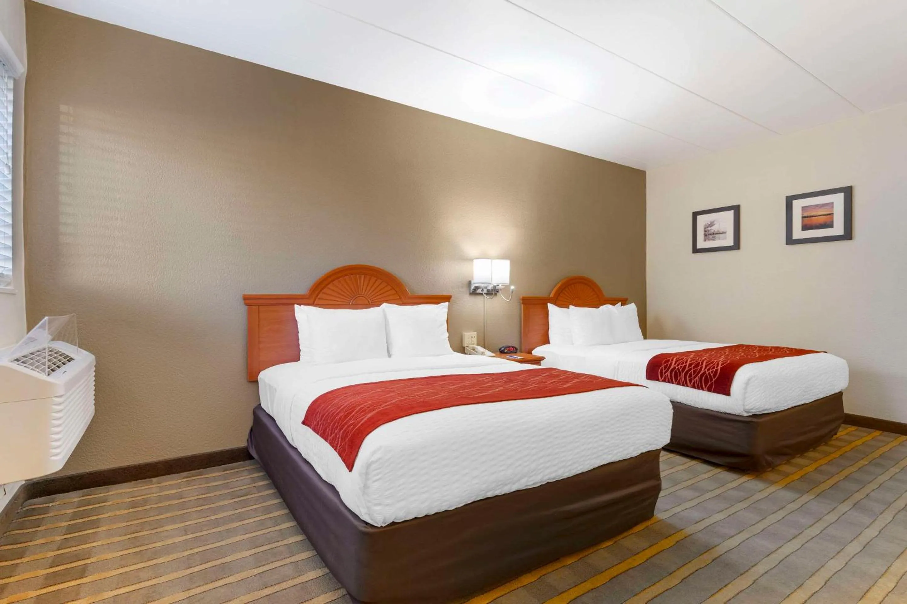 Bedroom, Bed in Comfort Inn University Center