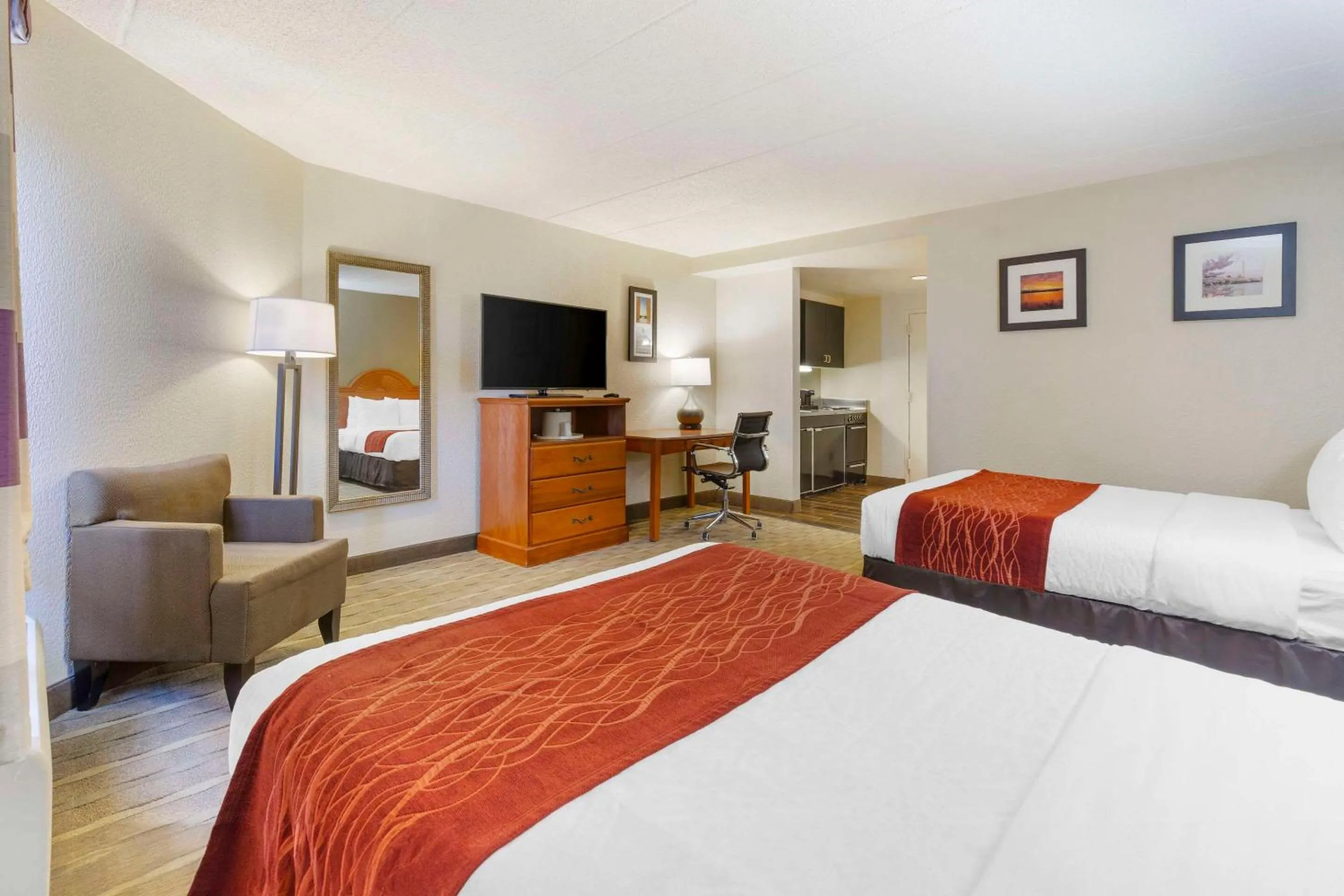 Bedroom, Bed in Comfort Inn University Center