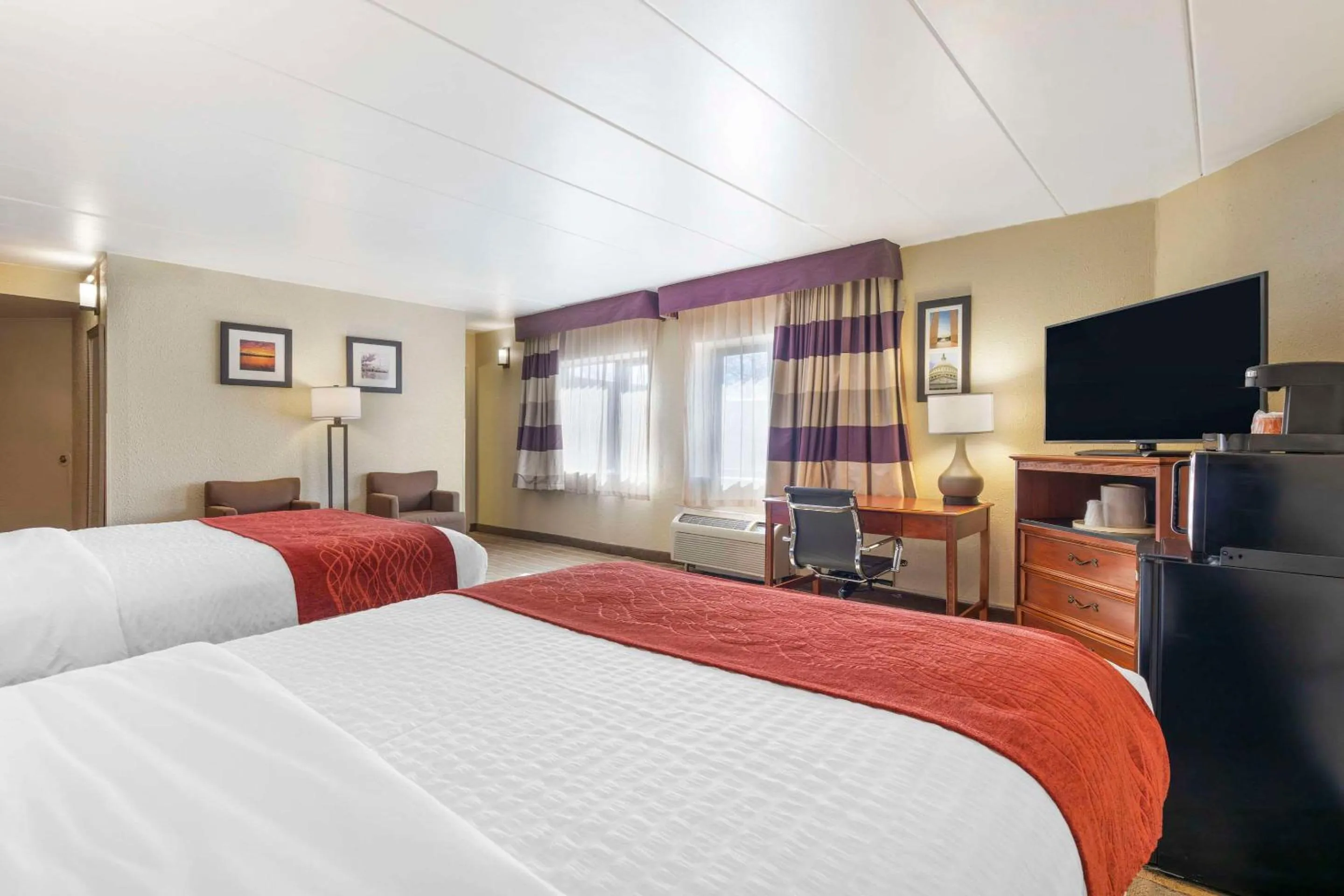 Bedroom, Bed in Comfort Inn University Center