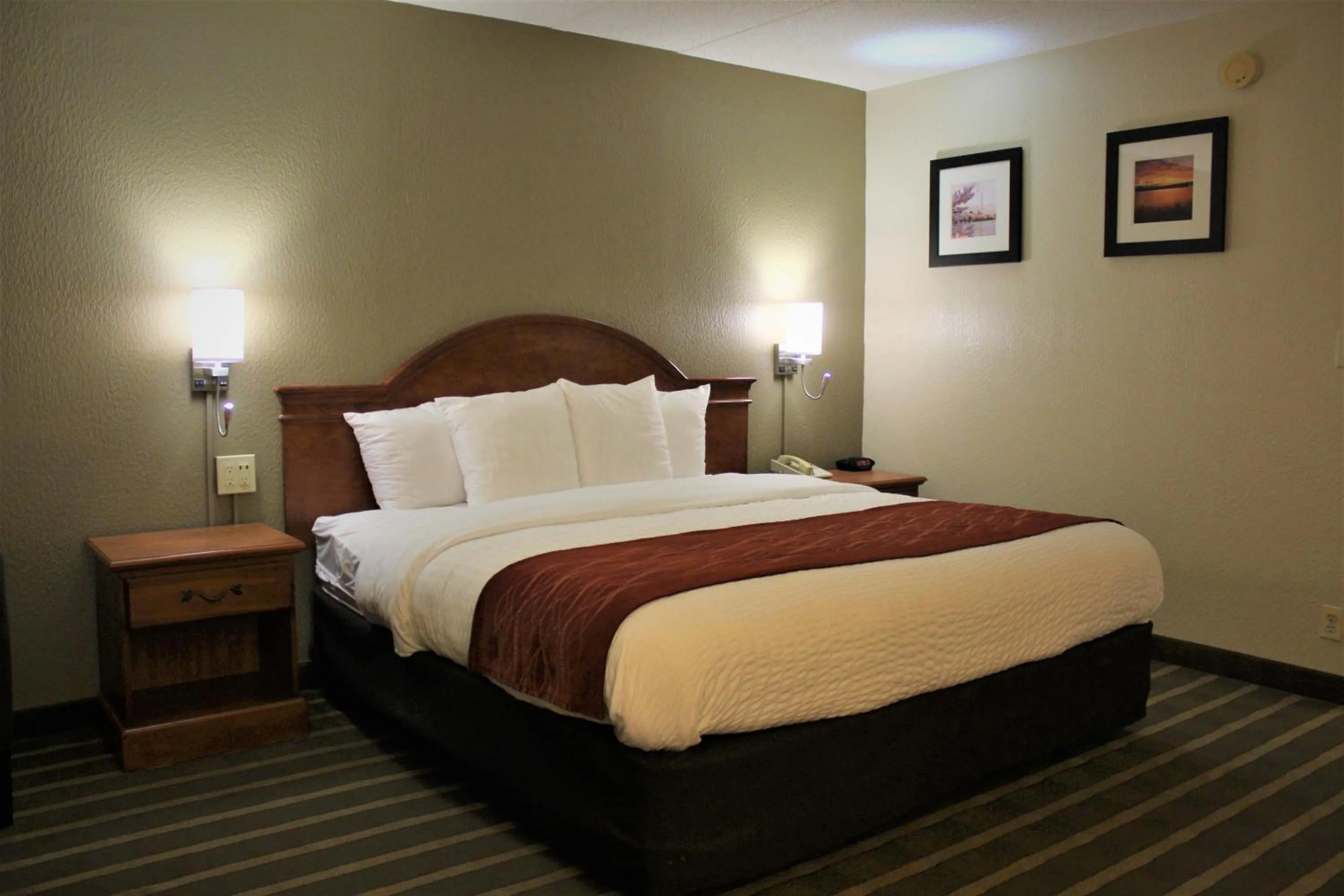 Bed in Comfort Inn University Center