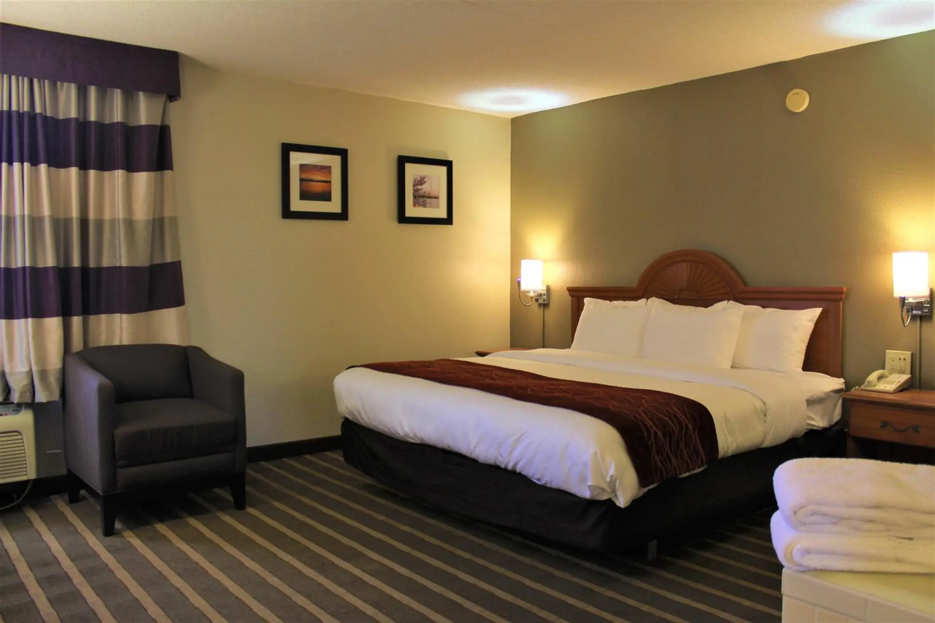 King Suite with Whirlpool - Non-Smoking in Comfort Inn University Center King Suite with Whirlpool - Non-Smoking in Comfort Inn University Center