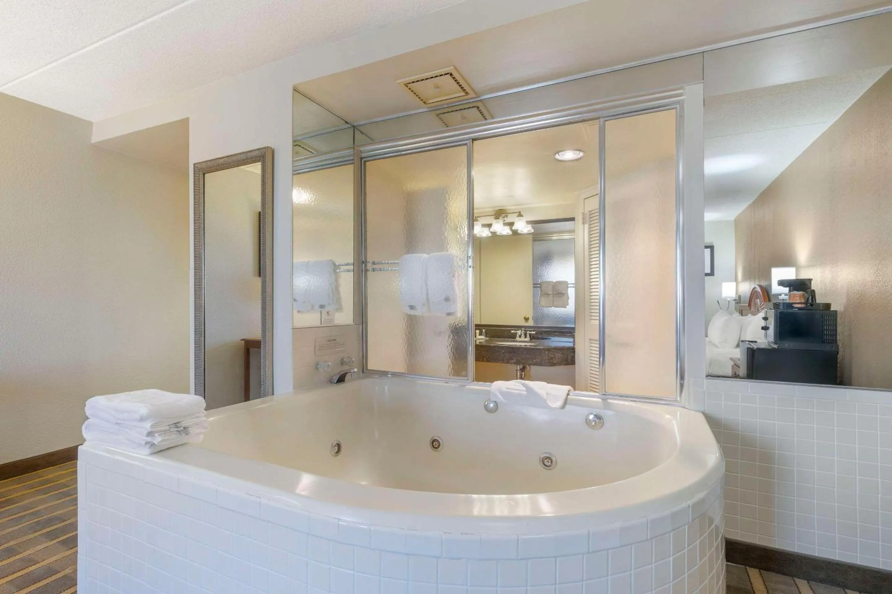 Bedroom in Comfort Inn University Center