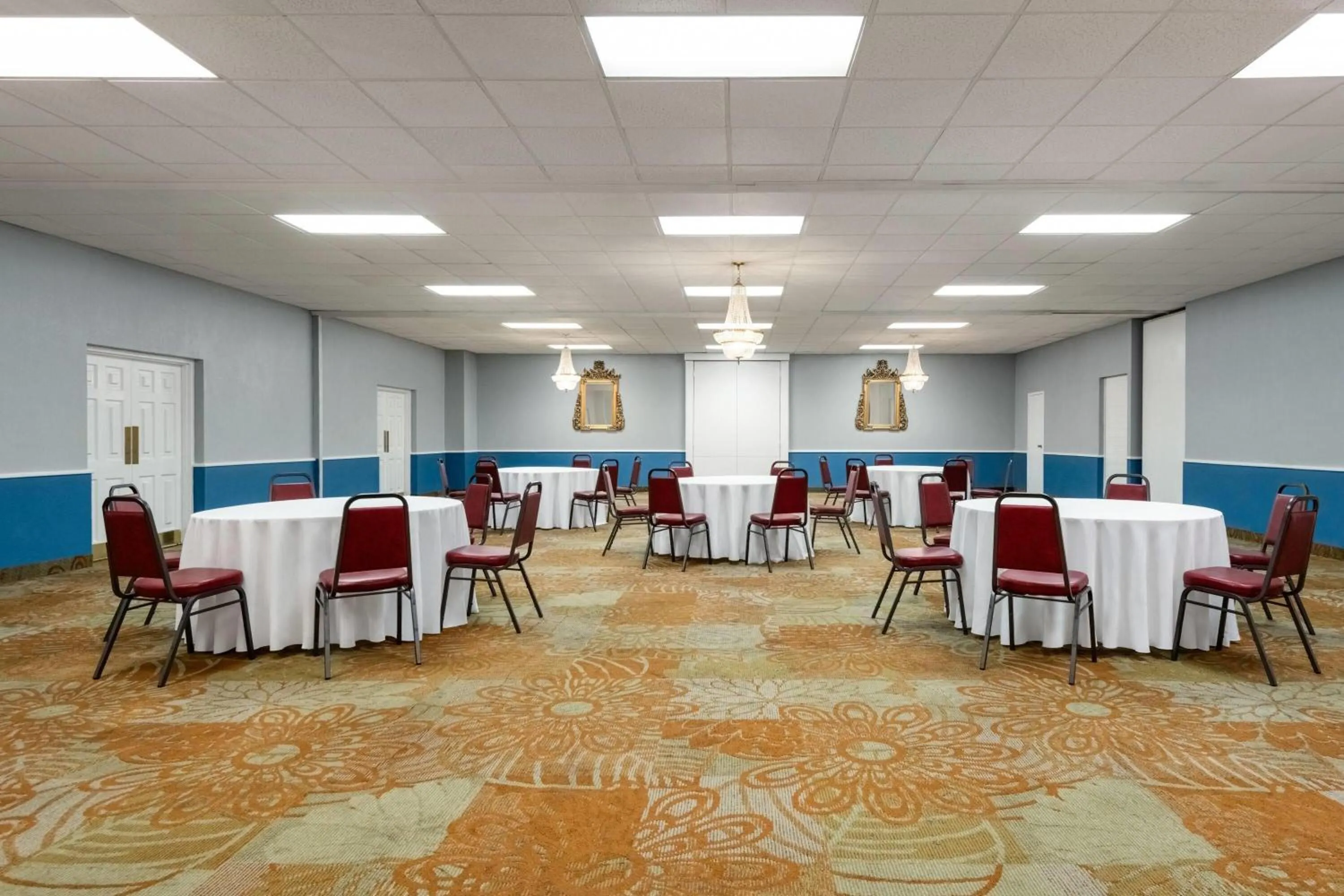 Meeting/conference room in Baymont by Wyndham Salem Roanoke Area