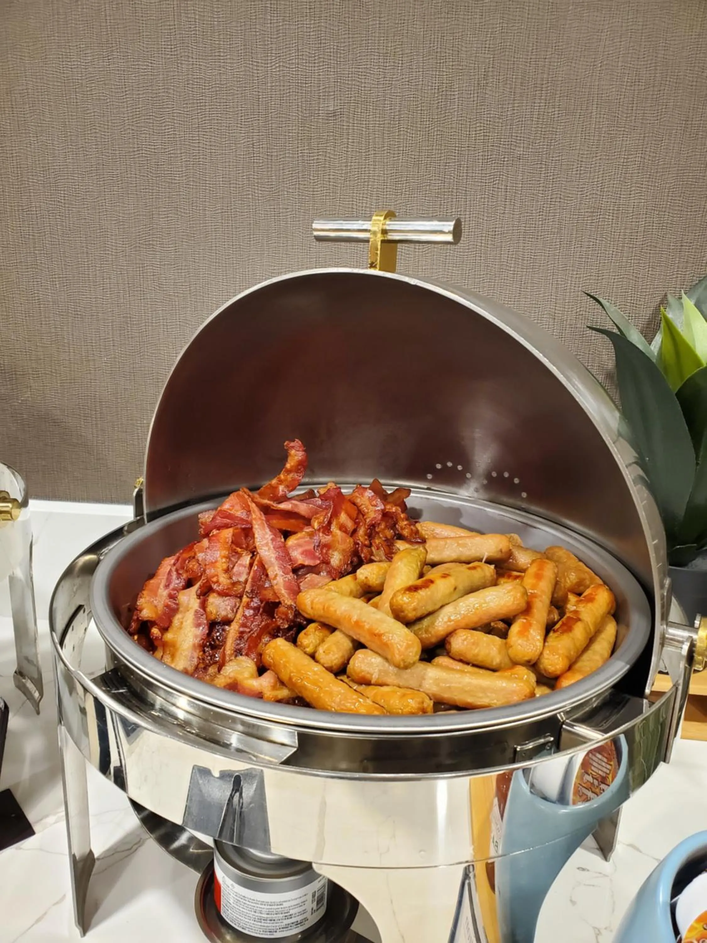 Breakfast in Hilton Winnipeg Airport Suites