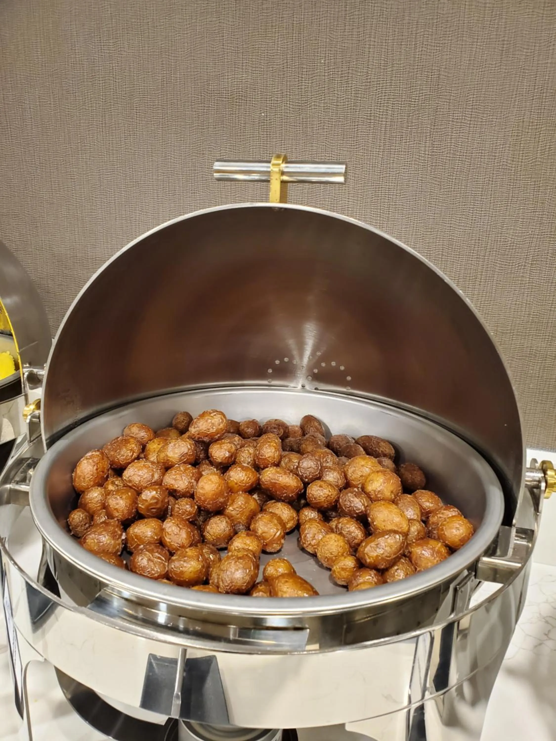 Breakfast in Hilton Winnipeg Airport Suites