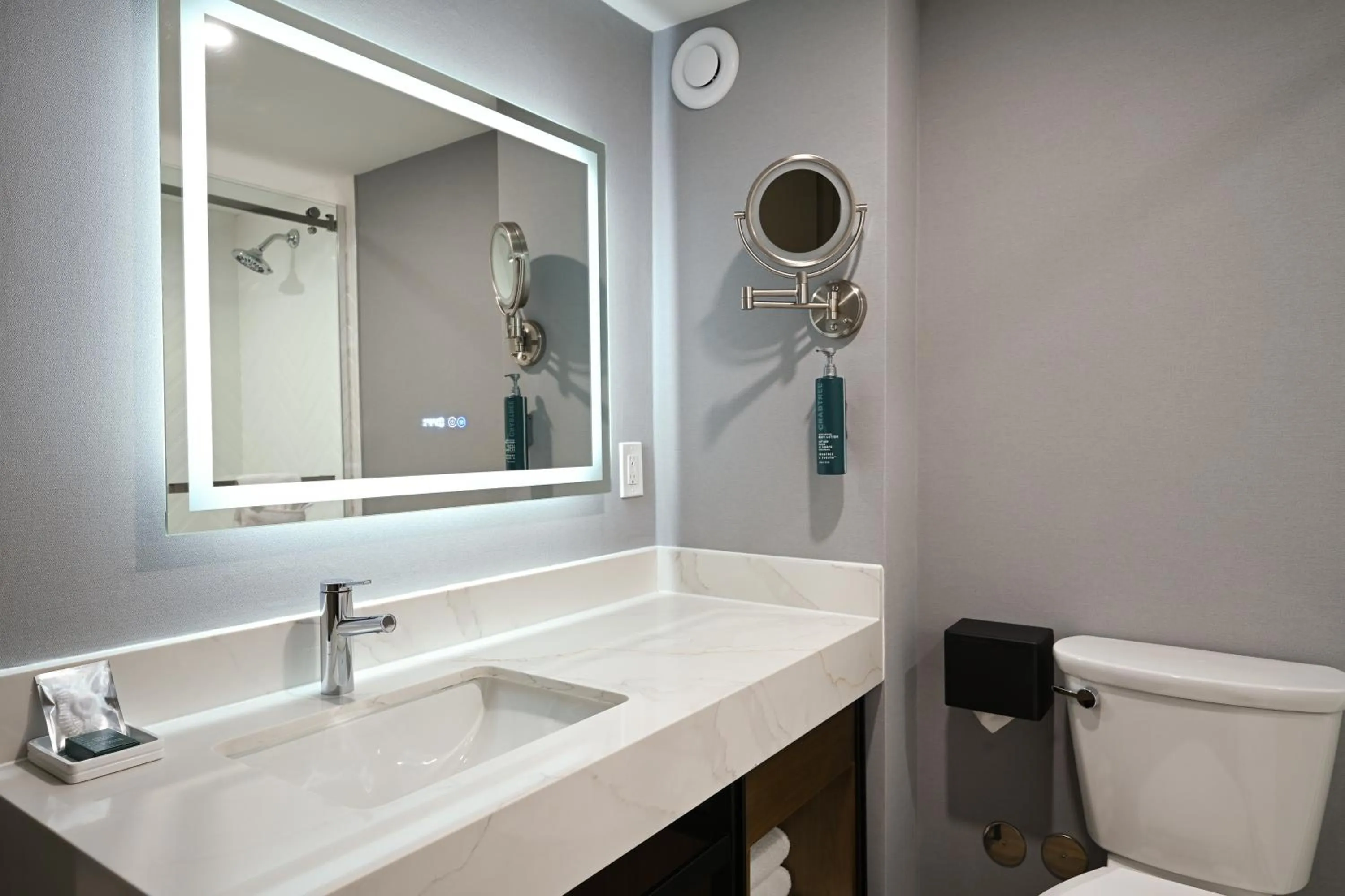 Toilet in Hilton Winnipeg Airport Suites