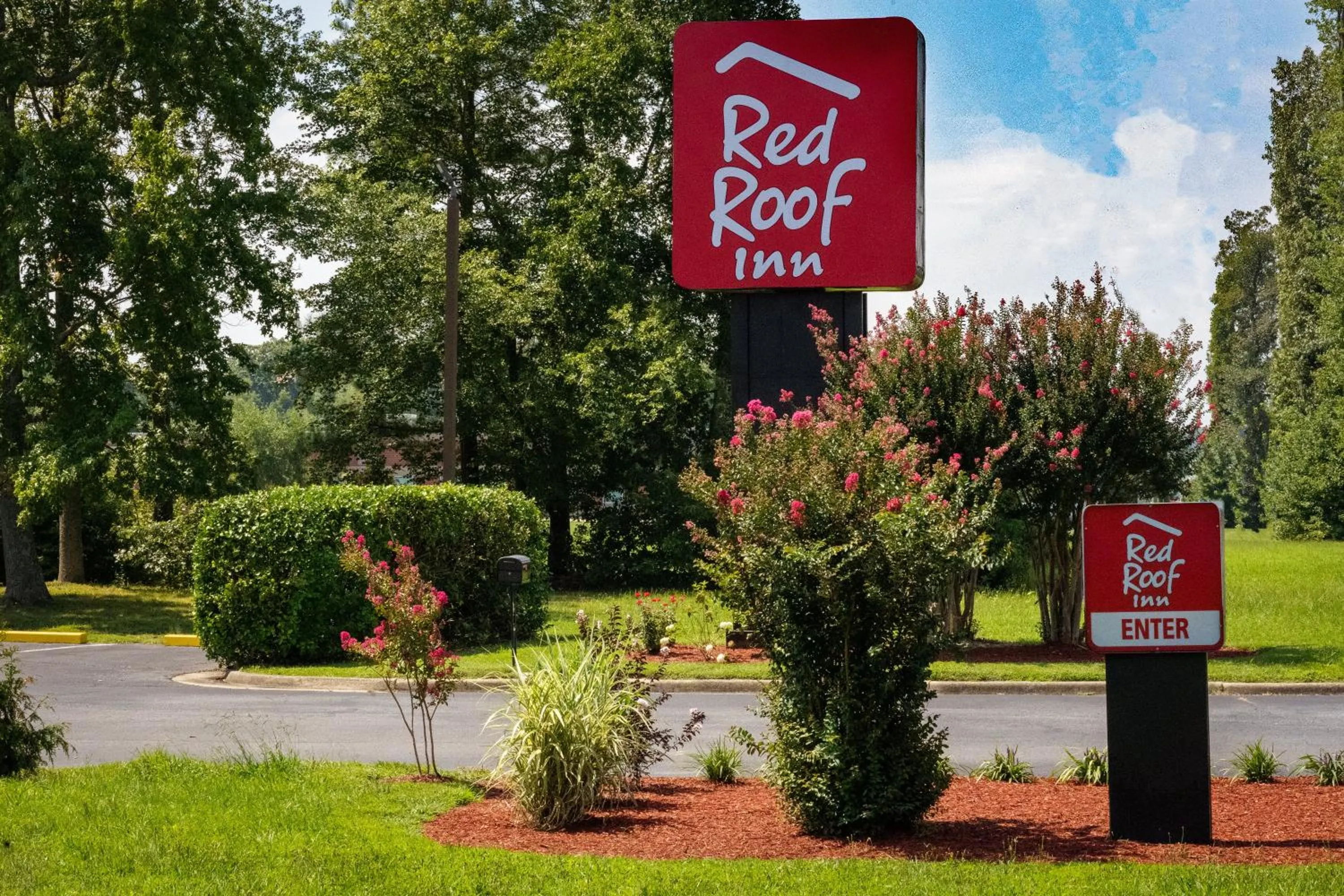 Property building in Red Roof Inn Dahlgren - Naval Base