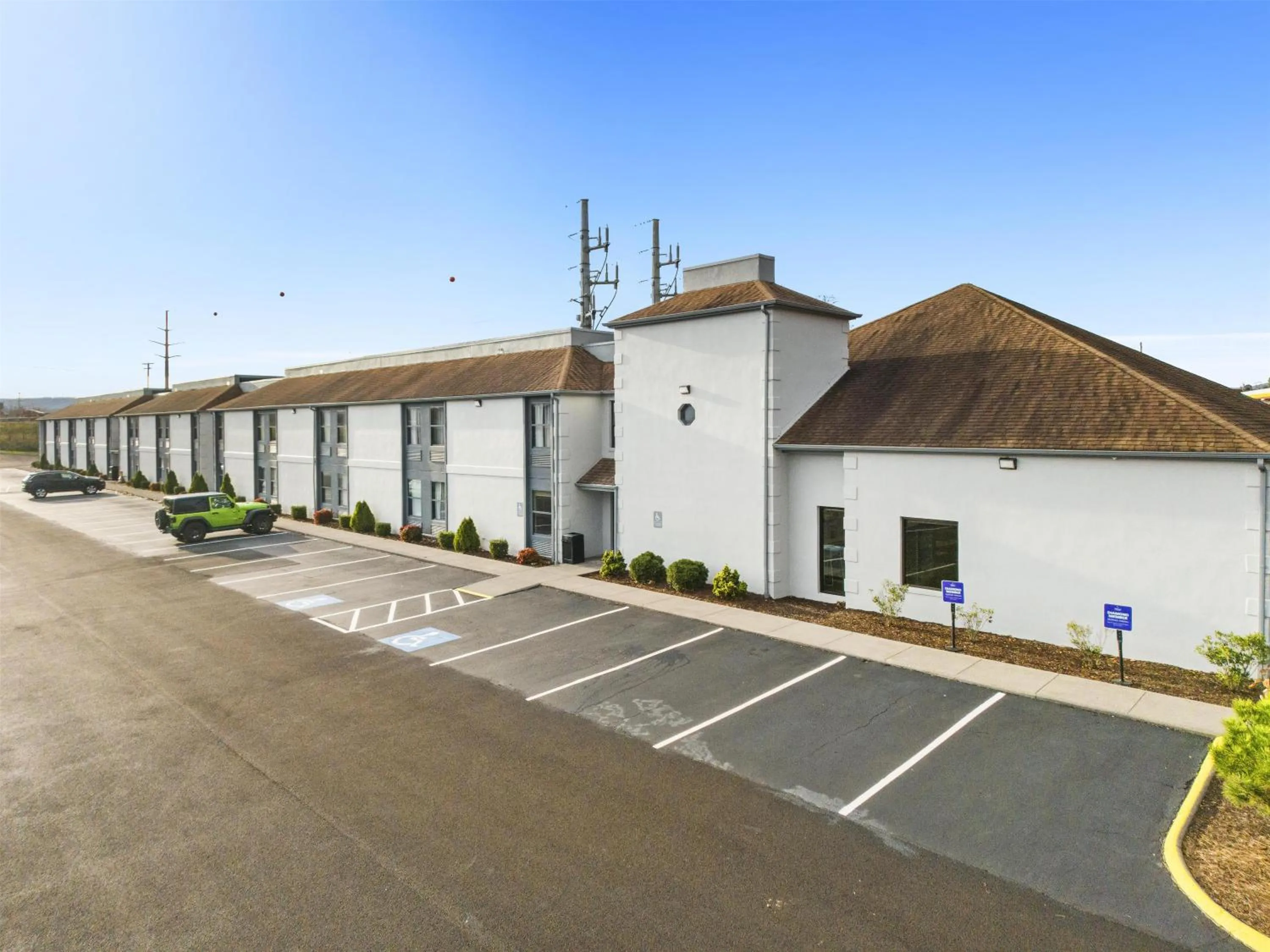 Property building in Spark by Hilton Abingdon I-81 near Fairgrounds