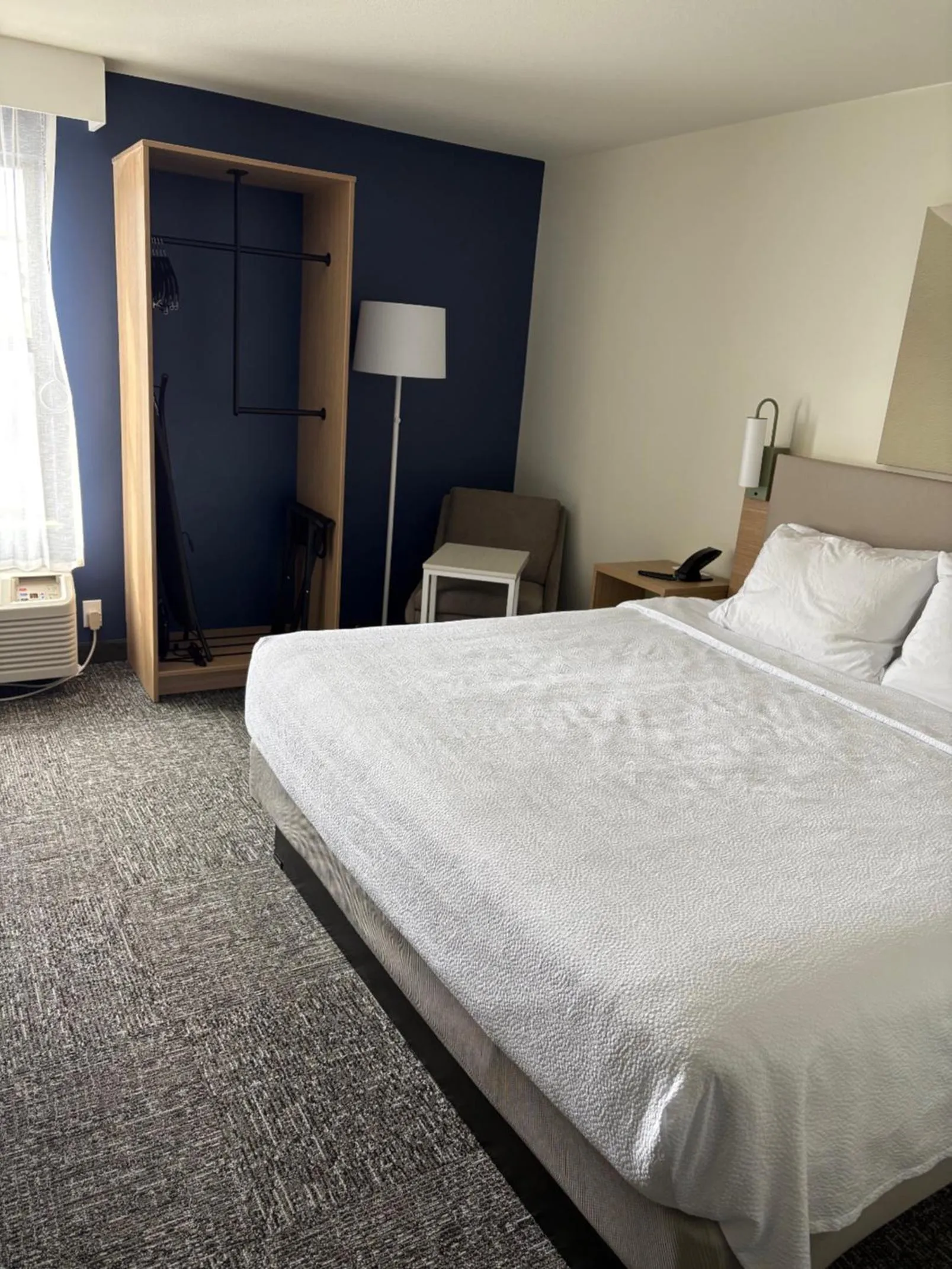 Bedroom, Bed in Spark by Hilton Abingdon I-81 near Fairgrounds