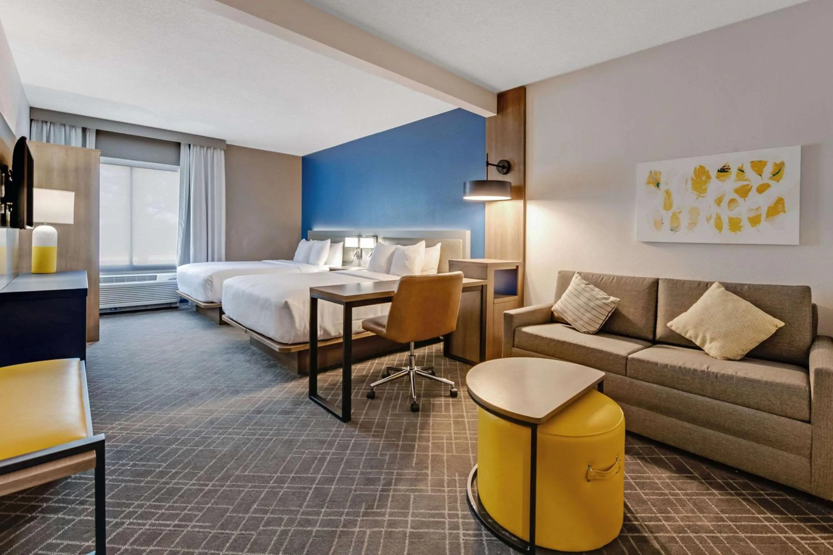 Bedroom, Bed in Comfort Suites Chesapeake - Norfolk