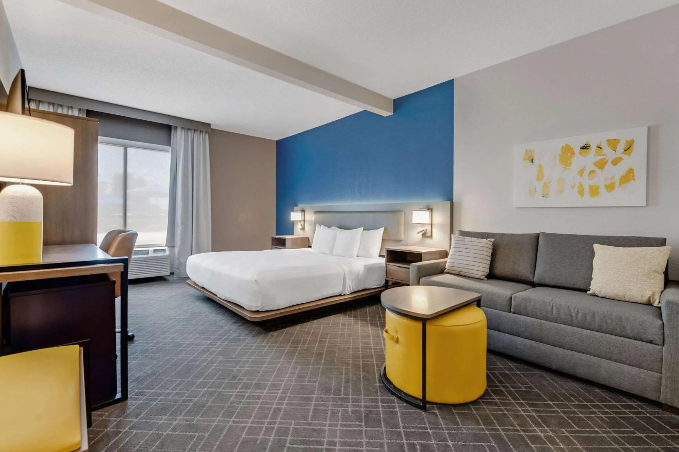 Bedroom, Bed in Comfort Suites Chesapeake - Norfolk