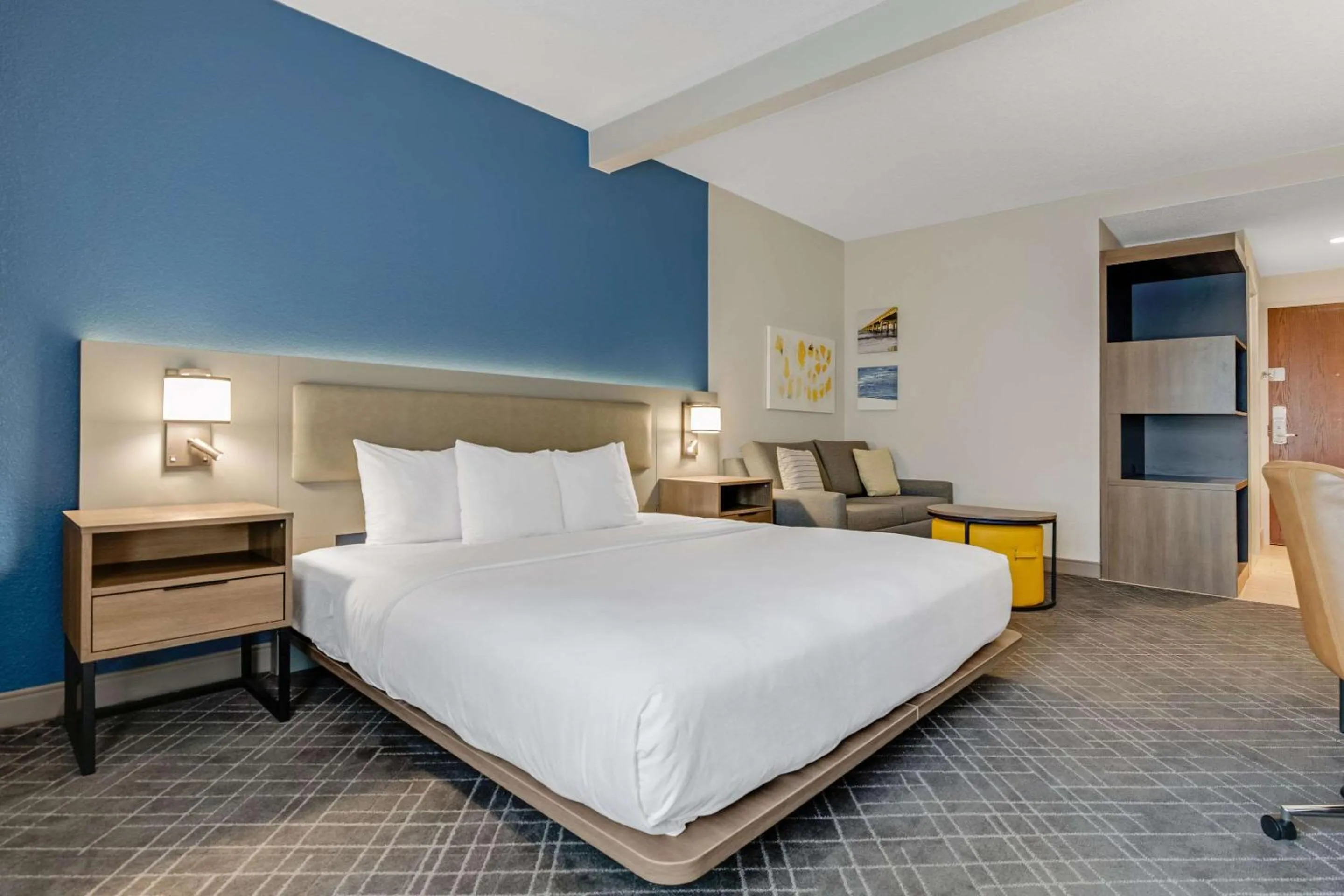 Bedroom, Bed in Comfort Suites Chesapeake - Norfolk