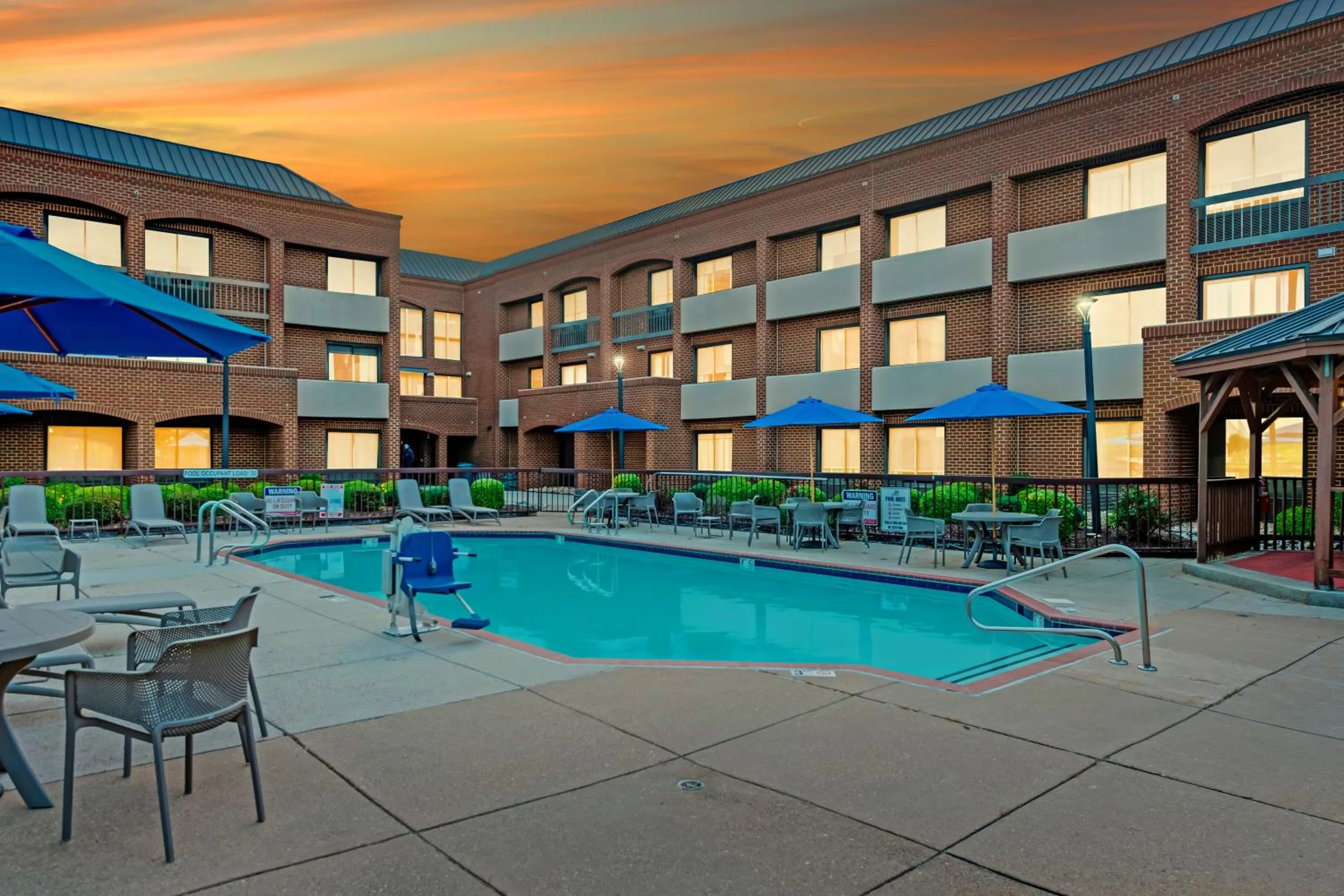 Property building in Comfort Suites Chesapeake - Norfolk