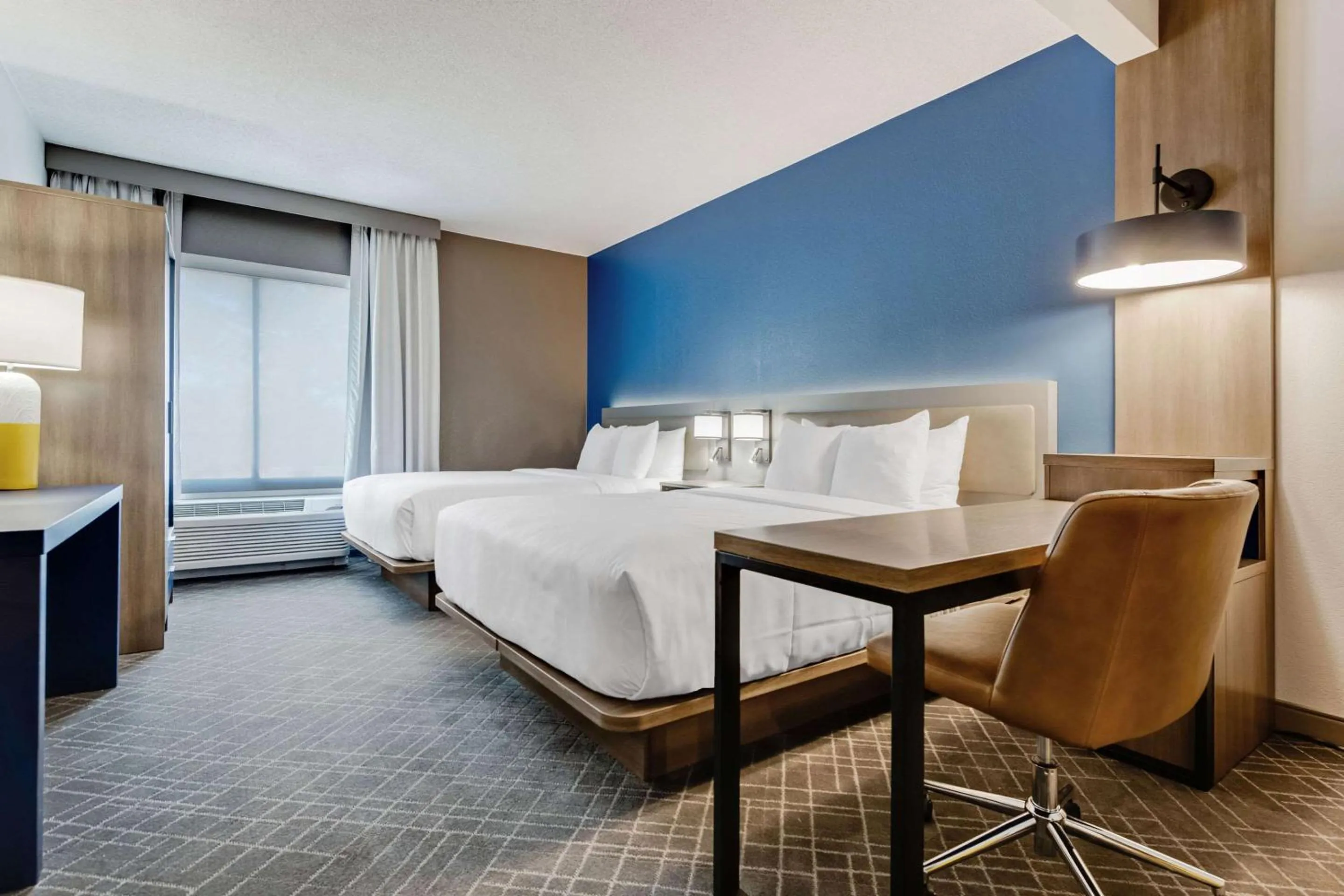 Bedroom, Bed in Comfort Suites Chesapeake - Norfolk