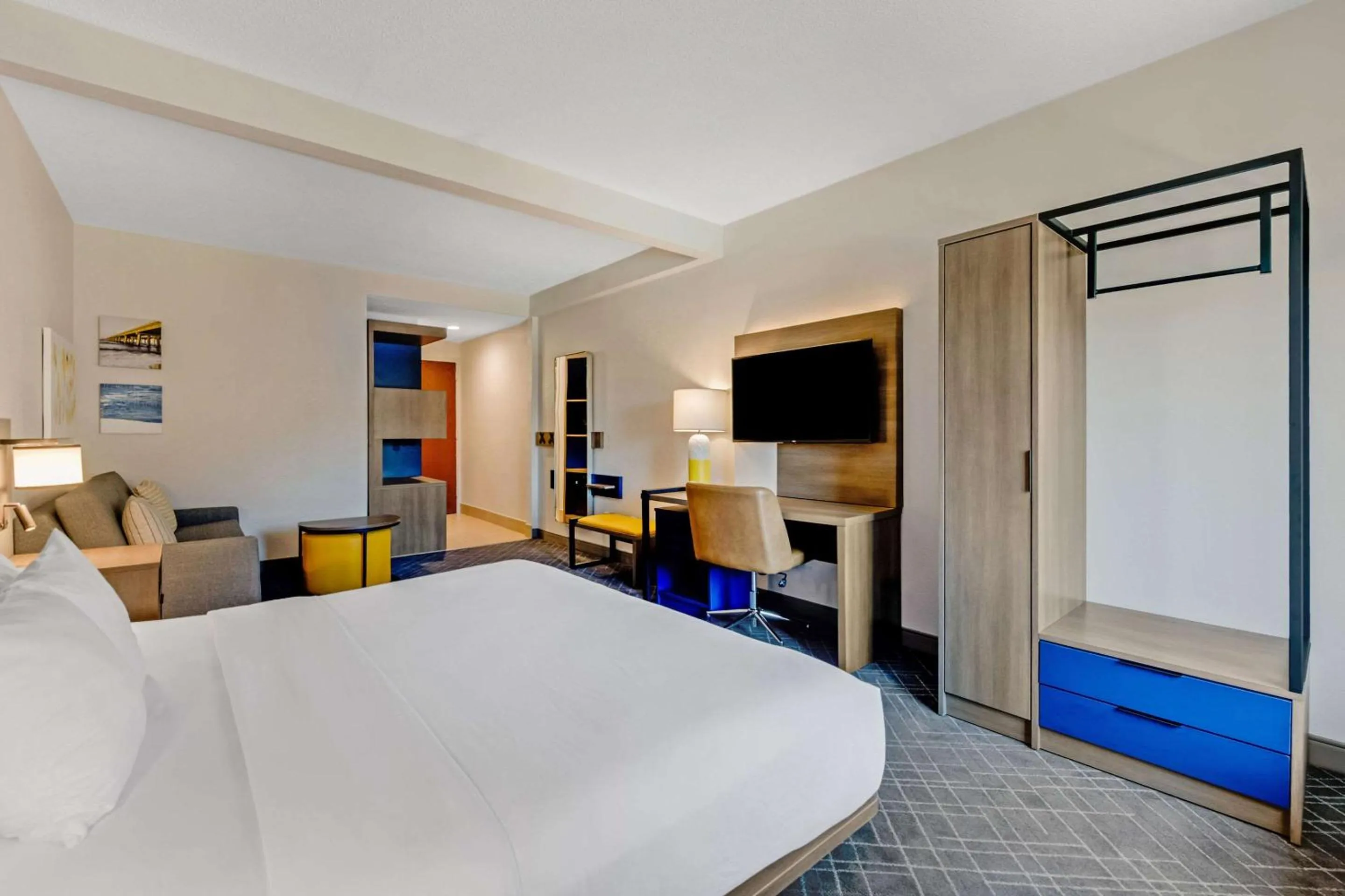 Bedroom, Bed in Comfort Suites Chesapeake - Norfolk