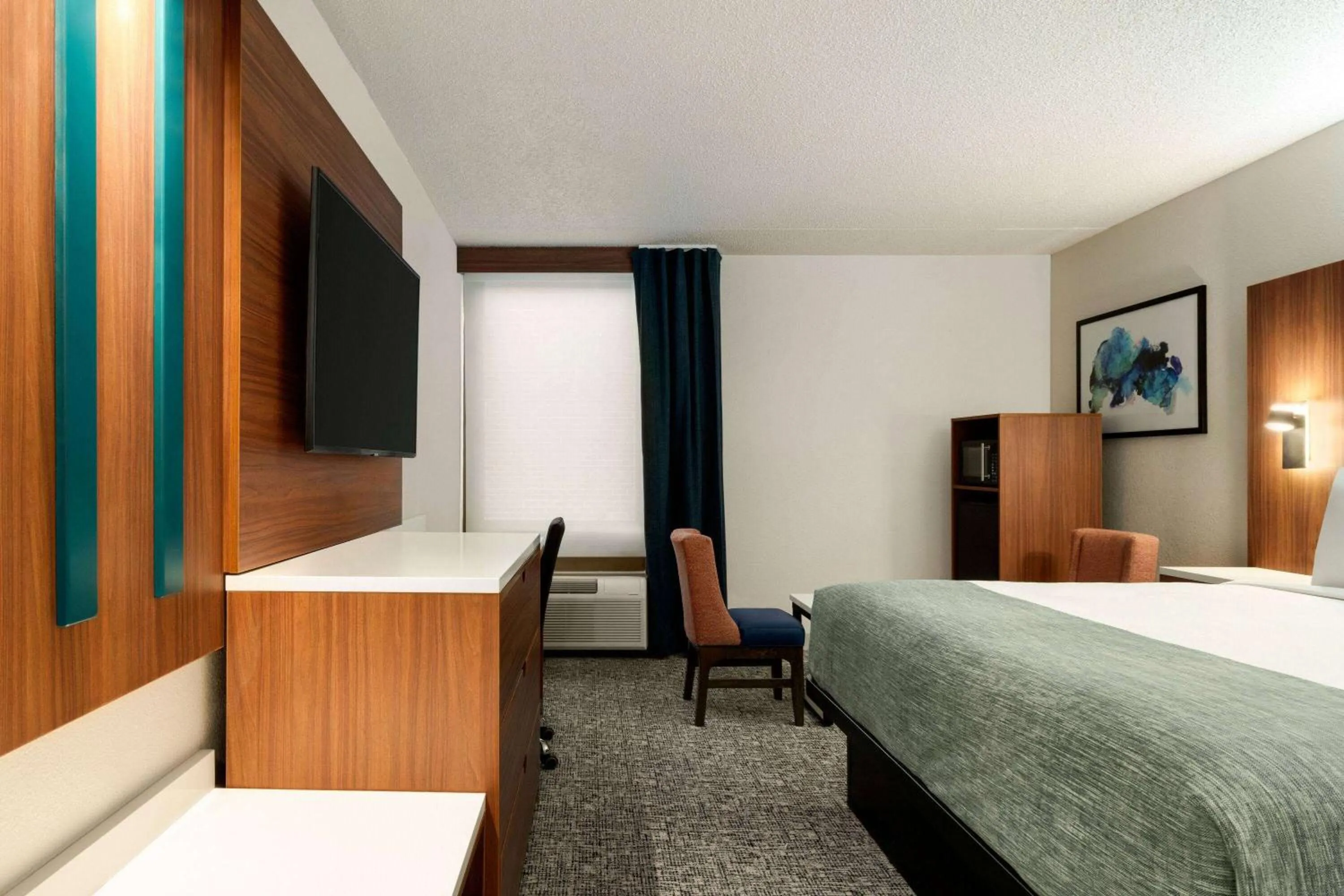 Photo of the whole room, Bed in Wingate by Wyndham Williamsburg