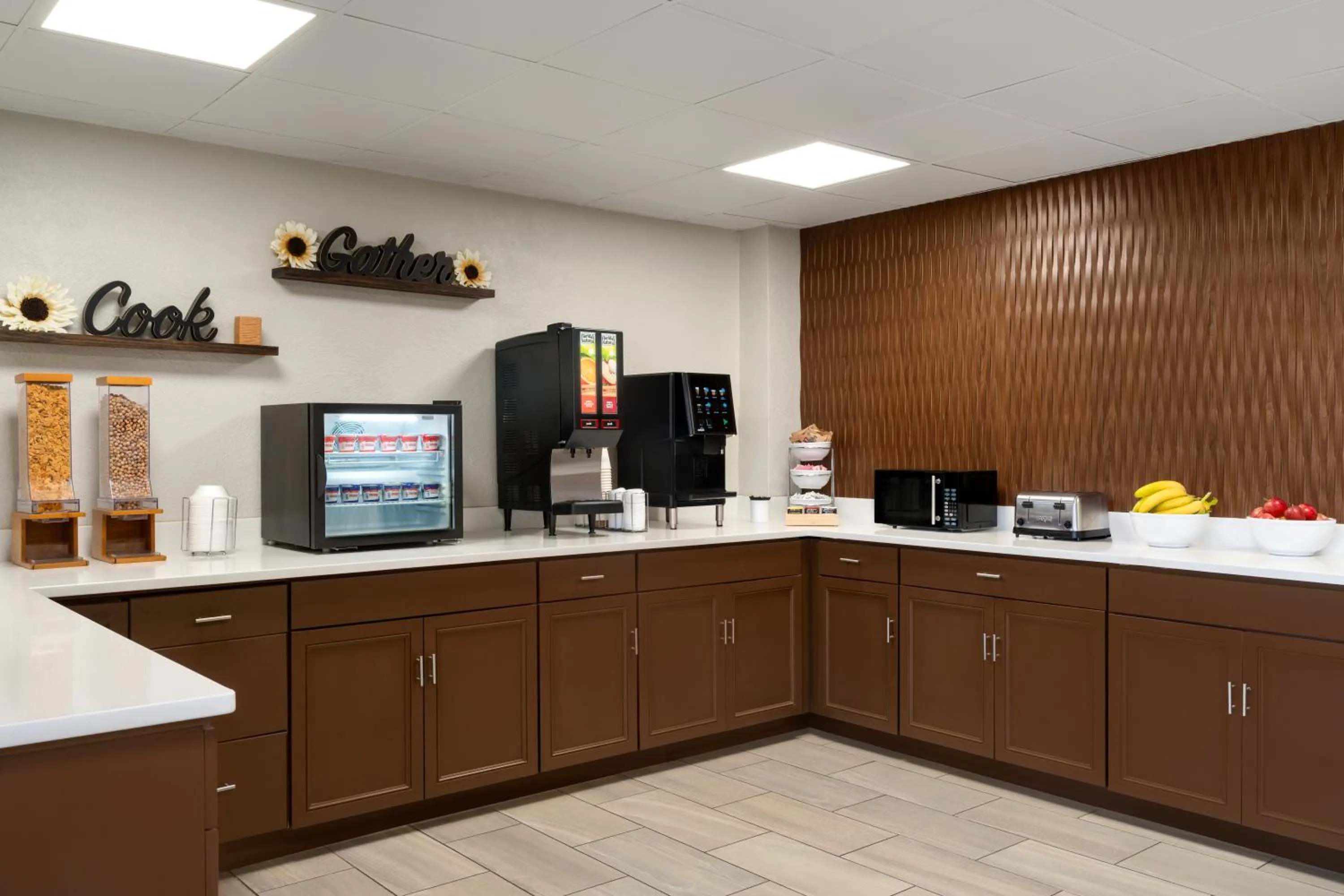 Continental breakfast in Wingate by Wyndham Williamsburg